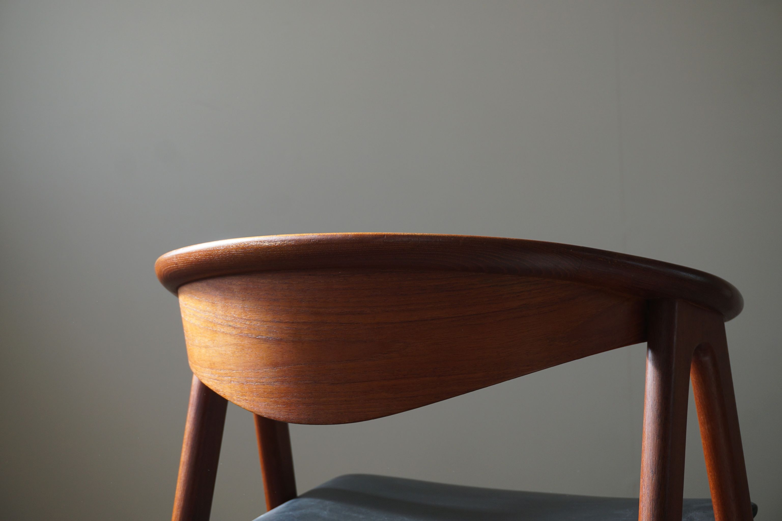 Armchair in teak by Erik Kirkegaard for Høng stolefabrik, model 52 "Compass Chair", mad