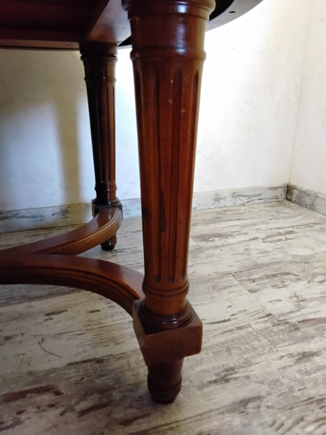 Table ovale en bois avec rallonges