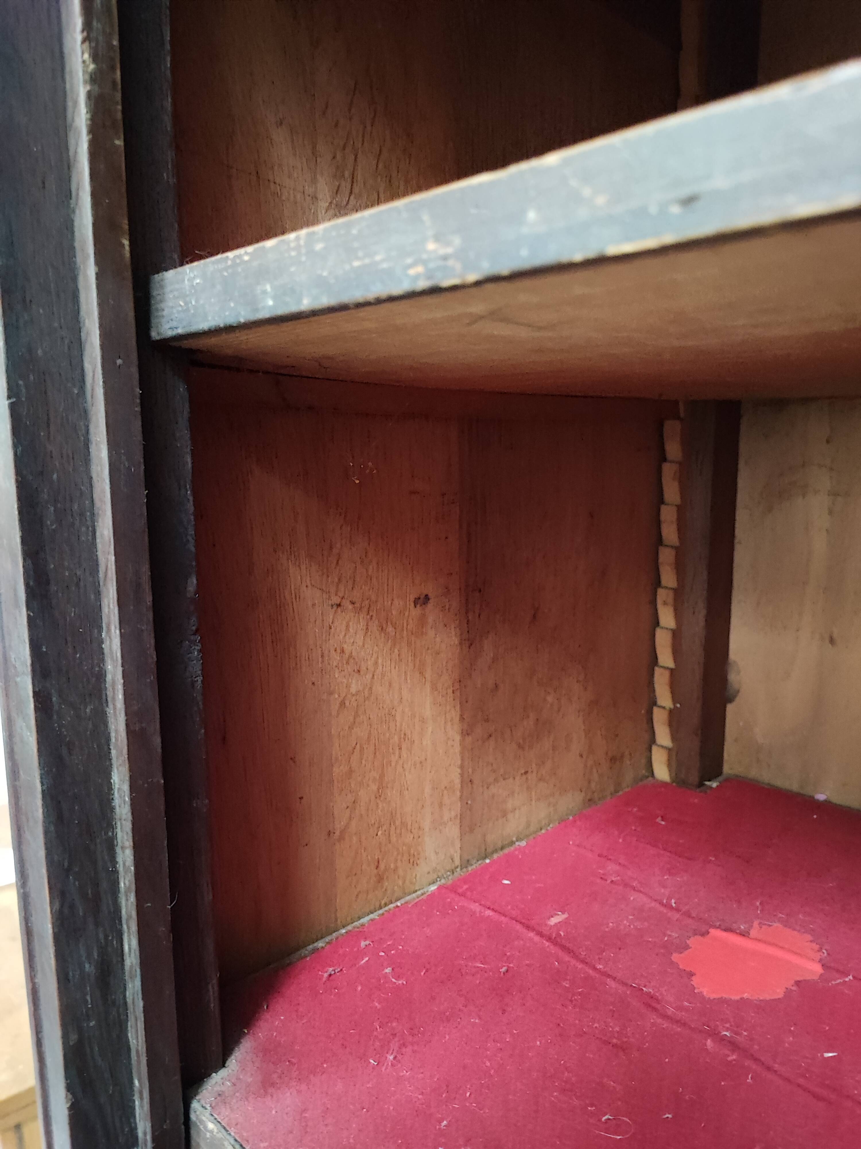 Bonnetière man standing cabinet a door