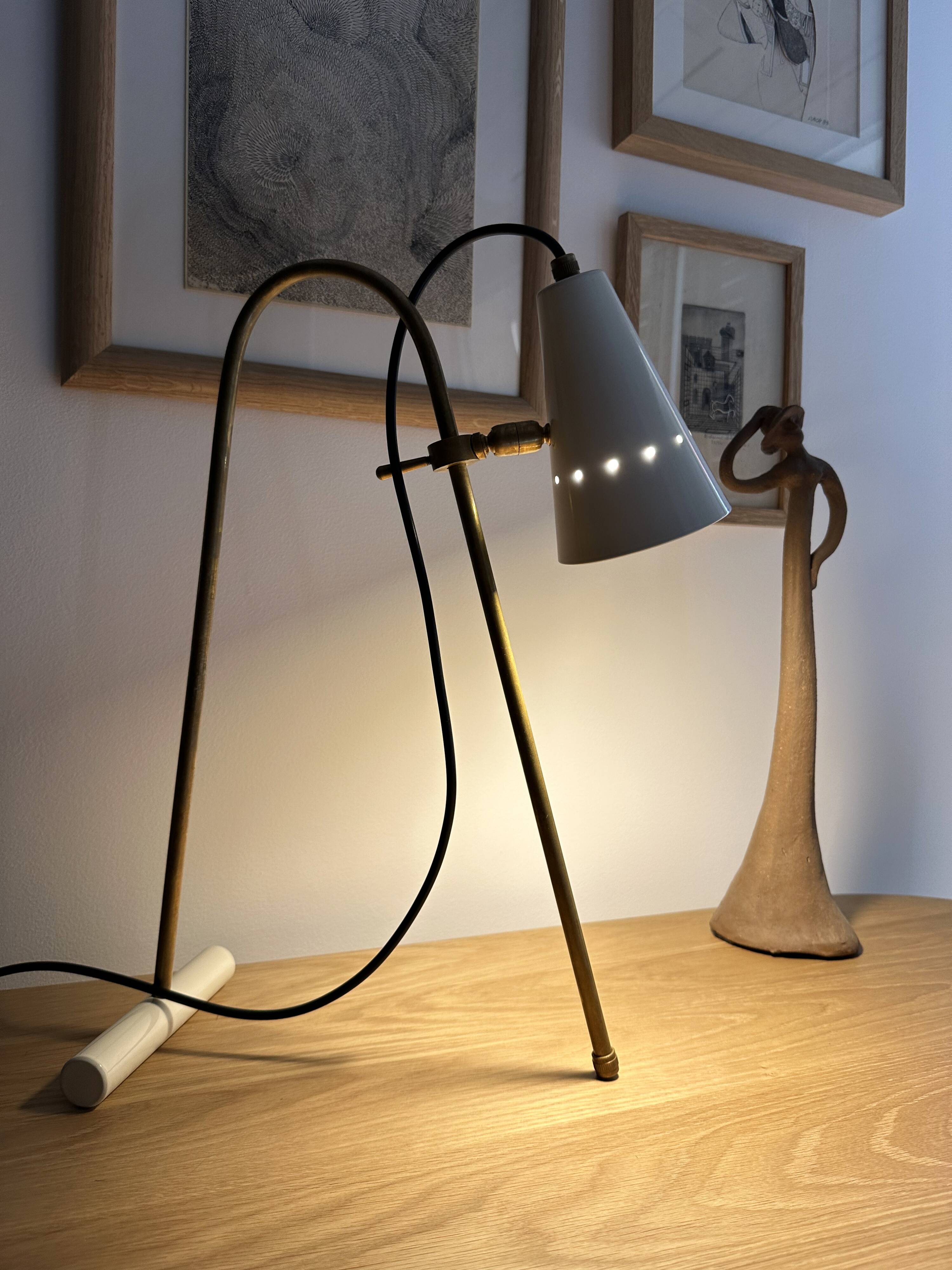 Large Italian table lamp in brass design from the 50s