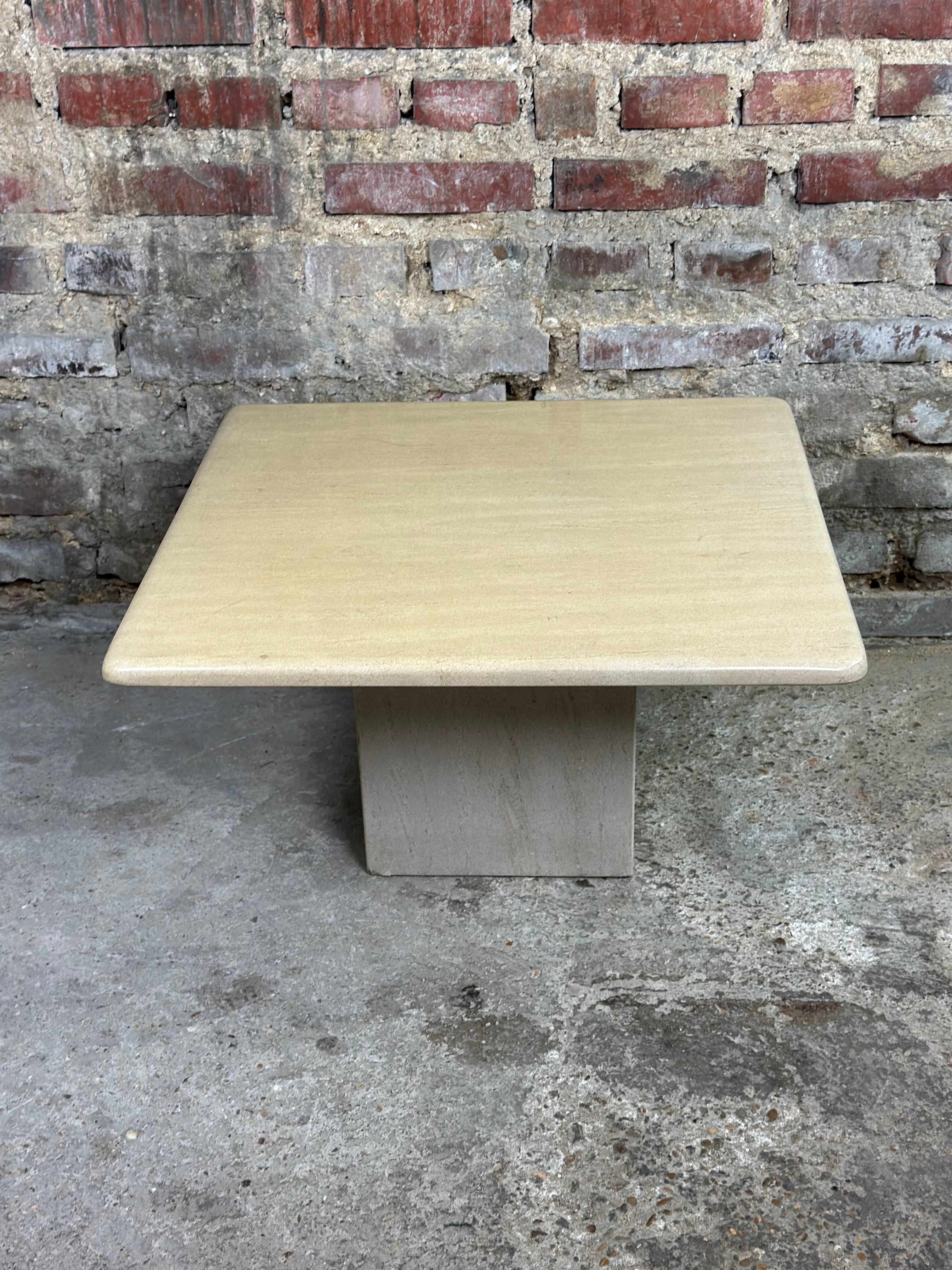 Table basse carrée vintage en travertin italie 1980