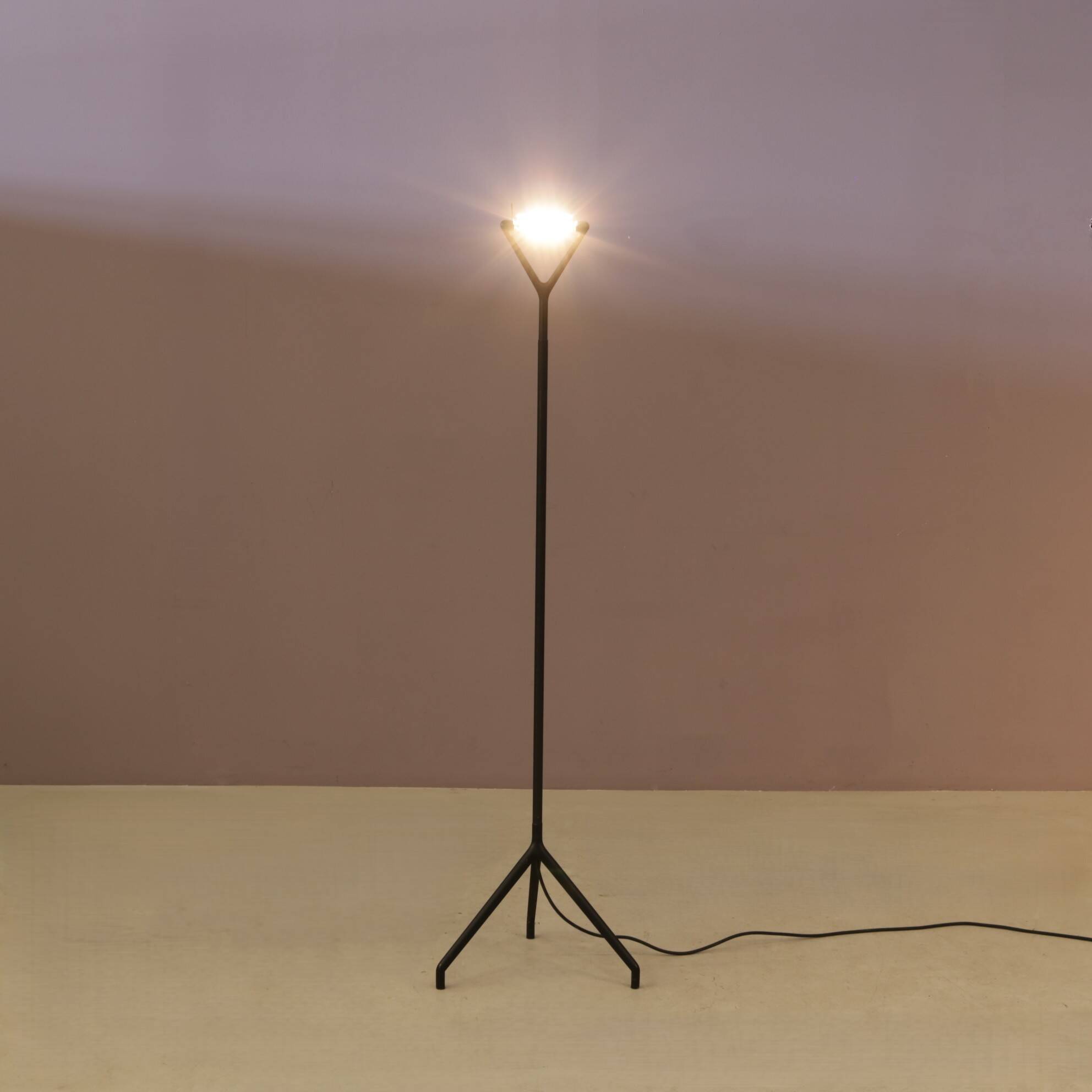 1980s Floor lamp model: Lola D15 Rizatto & Meda for Luceplan Italy