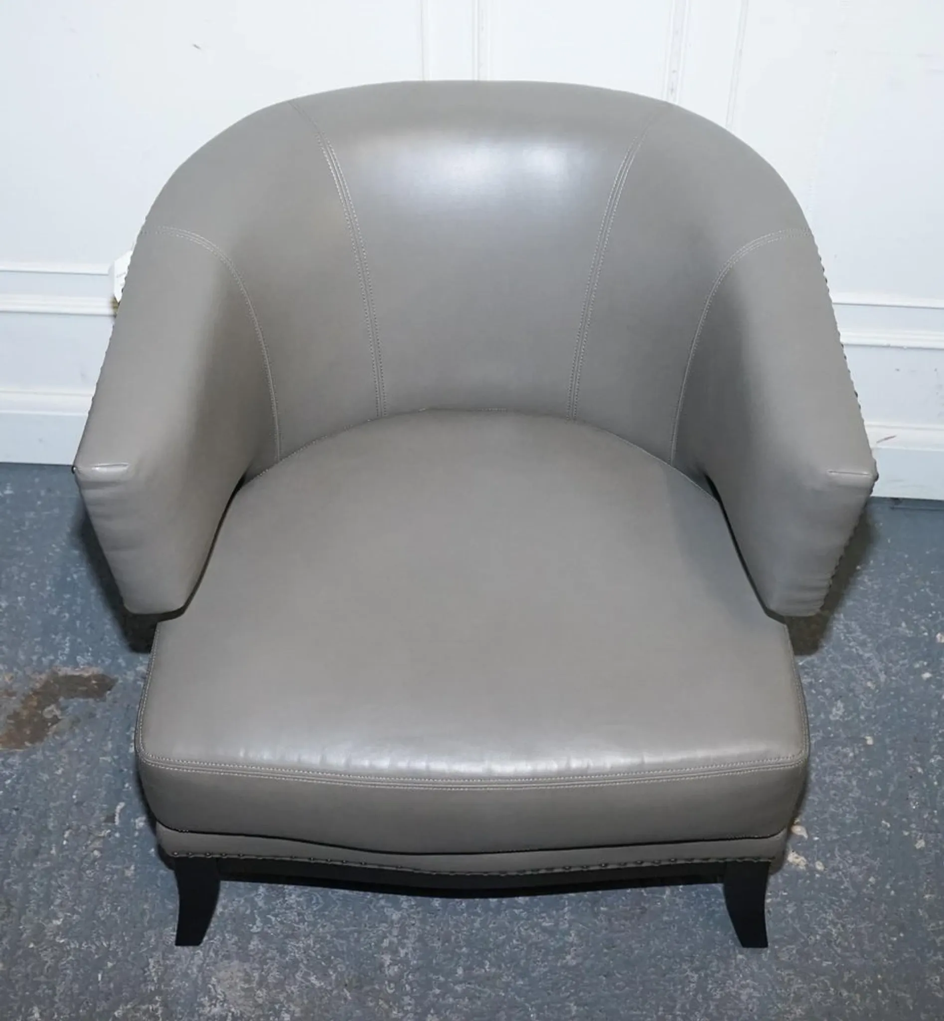 Fauteuils à Dossier Rond en Cuir Gris avec Clous de Coach House, Set de 2