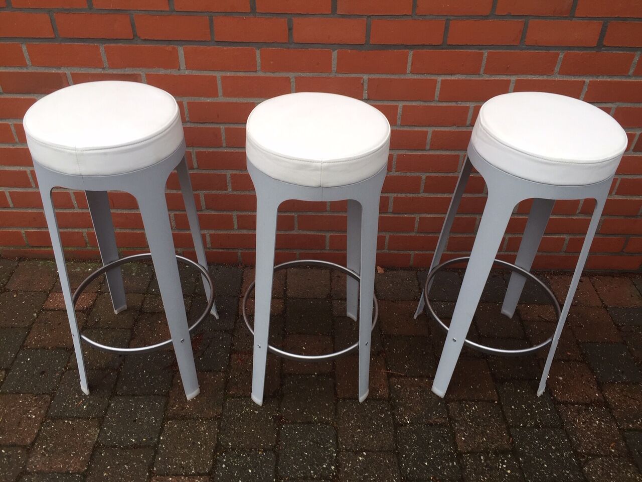 Leonardo Rossano metal and leather stool for Lapalma, Italy