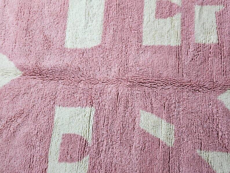 Beni Mrirt rug, handmade in traditional style, size 140 x 260 cm.