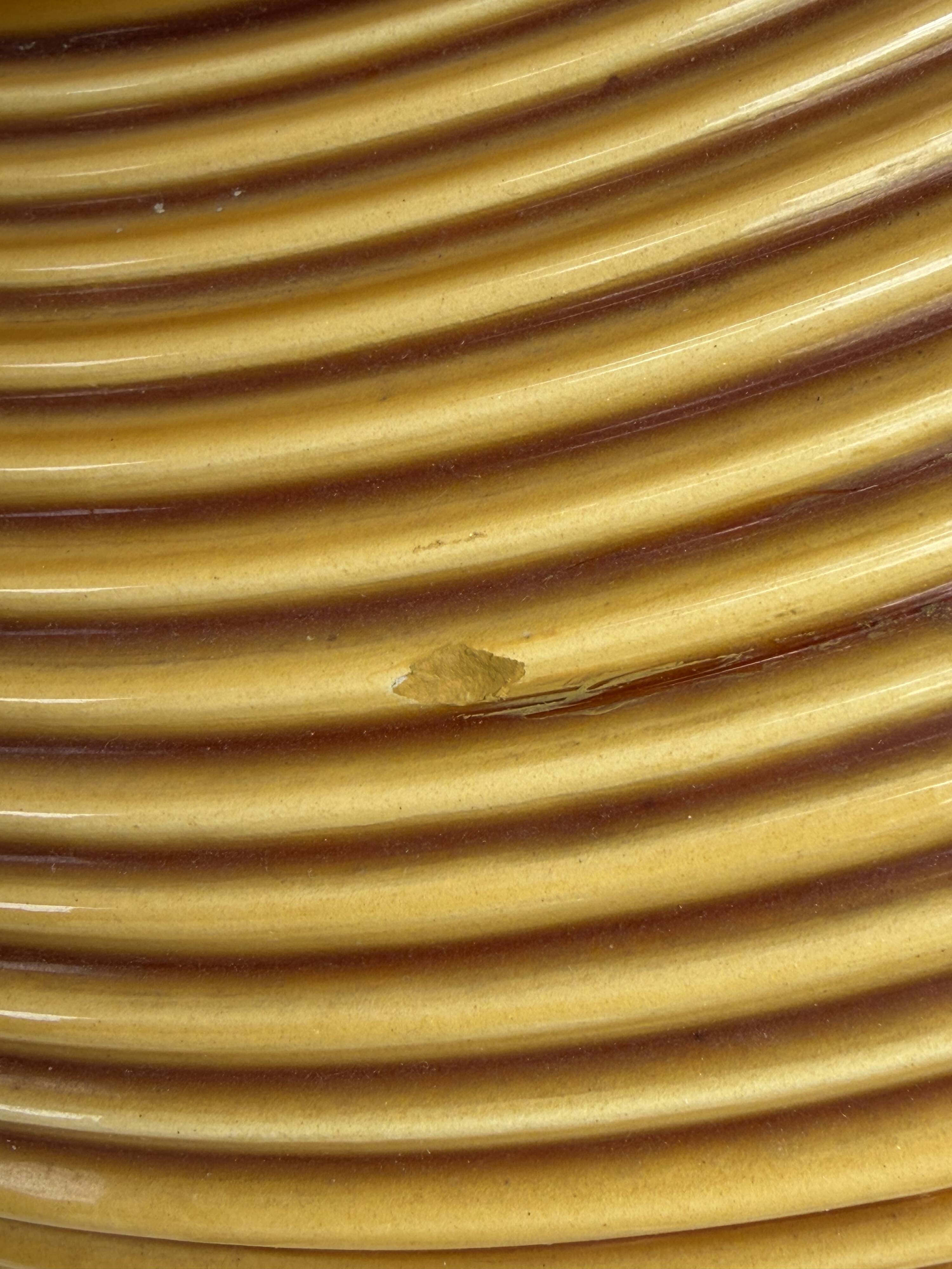 Grande lampe en céramique nervurée jaune moutarde 1970