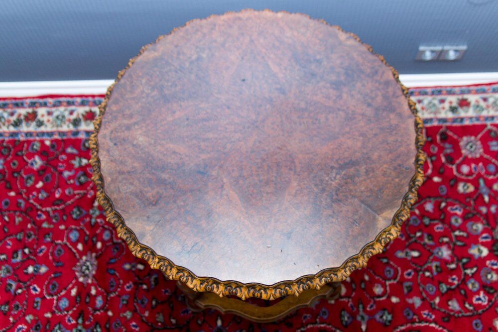 Table d’appoint ronde française en noyer de Burr, années 1920