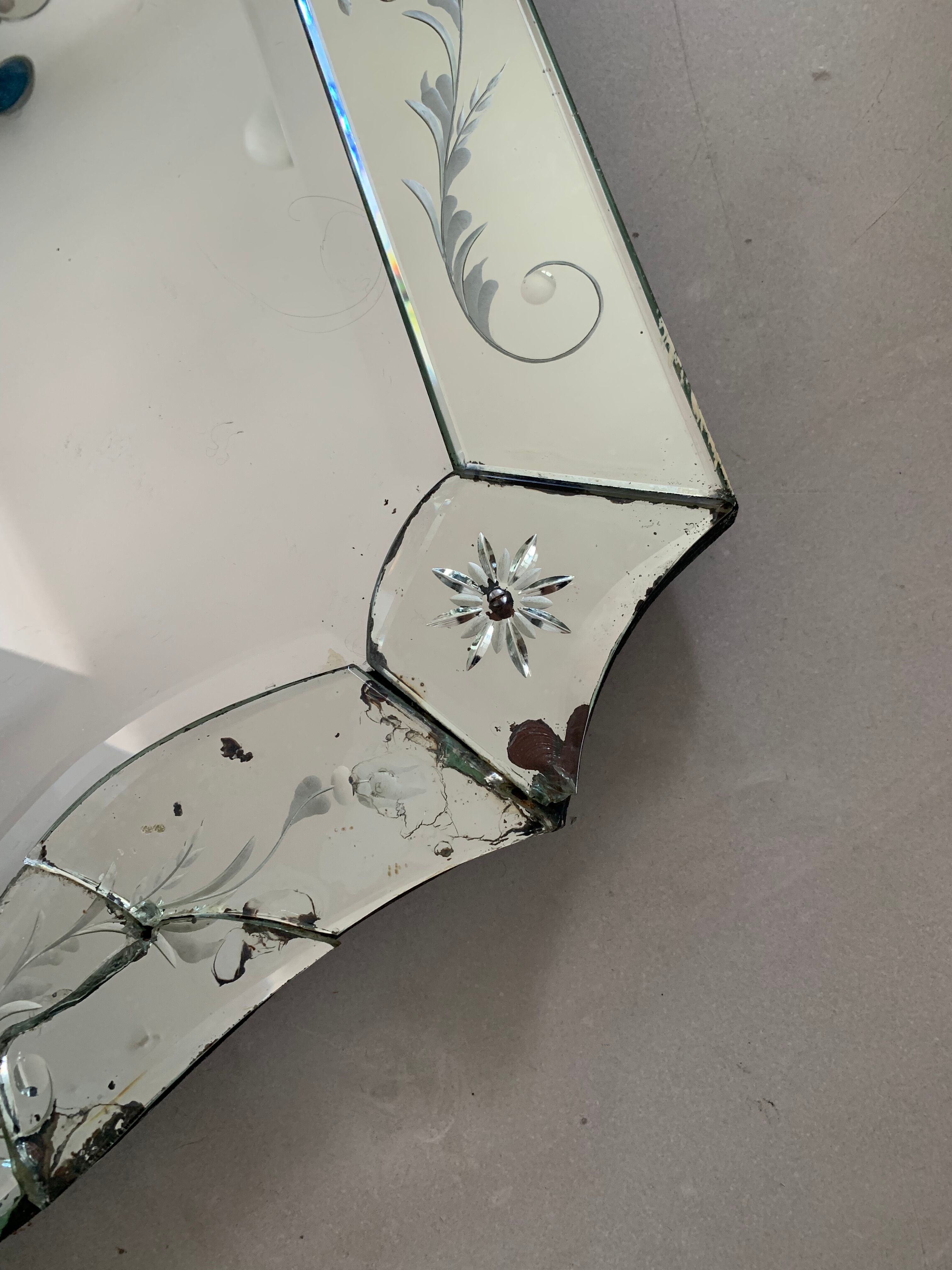 Venetian mirror 65x102cm