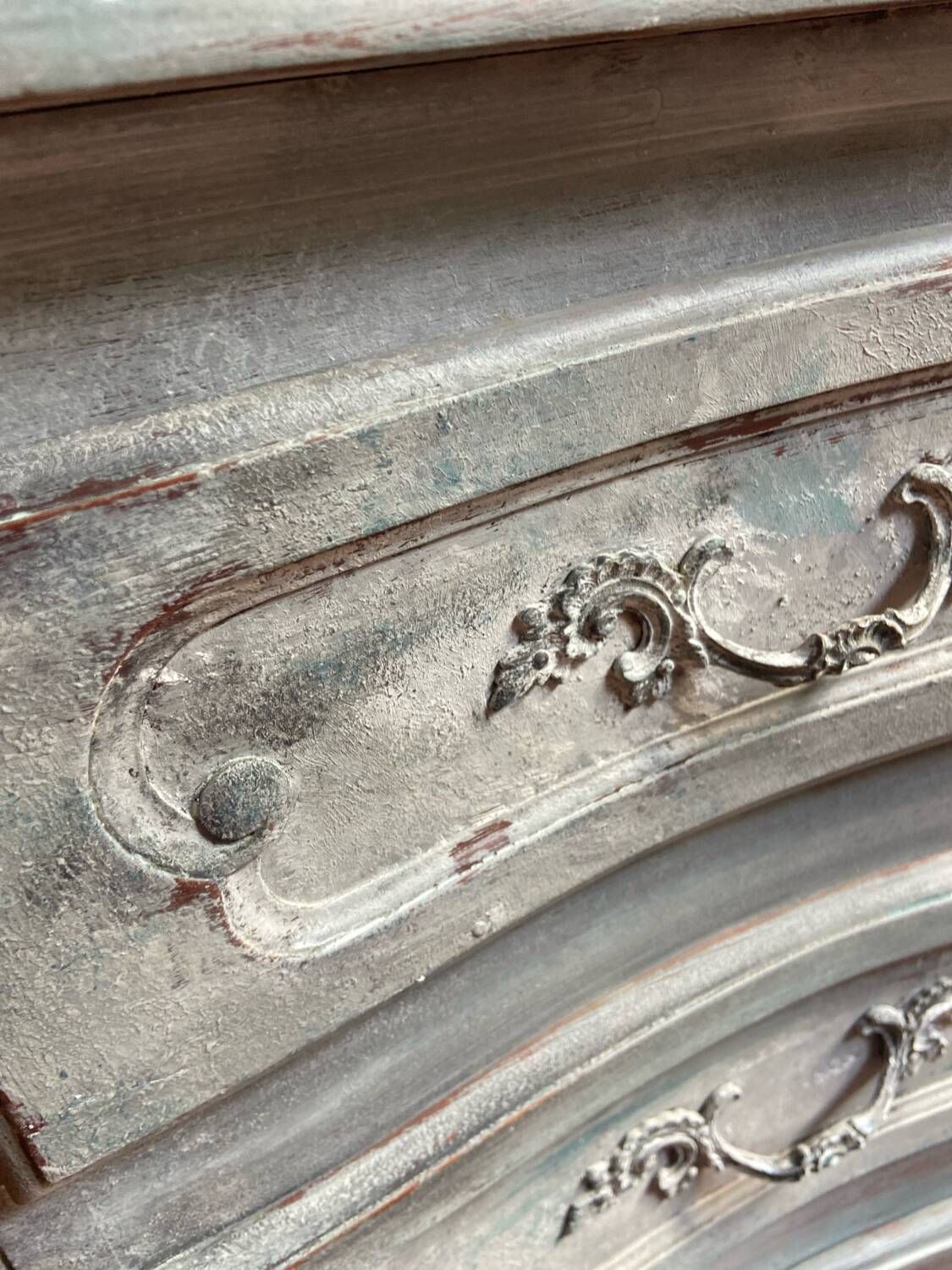 Antique Louis XV style chest of drawers in crossbow shape
