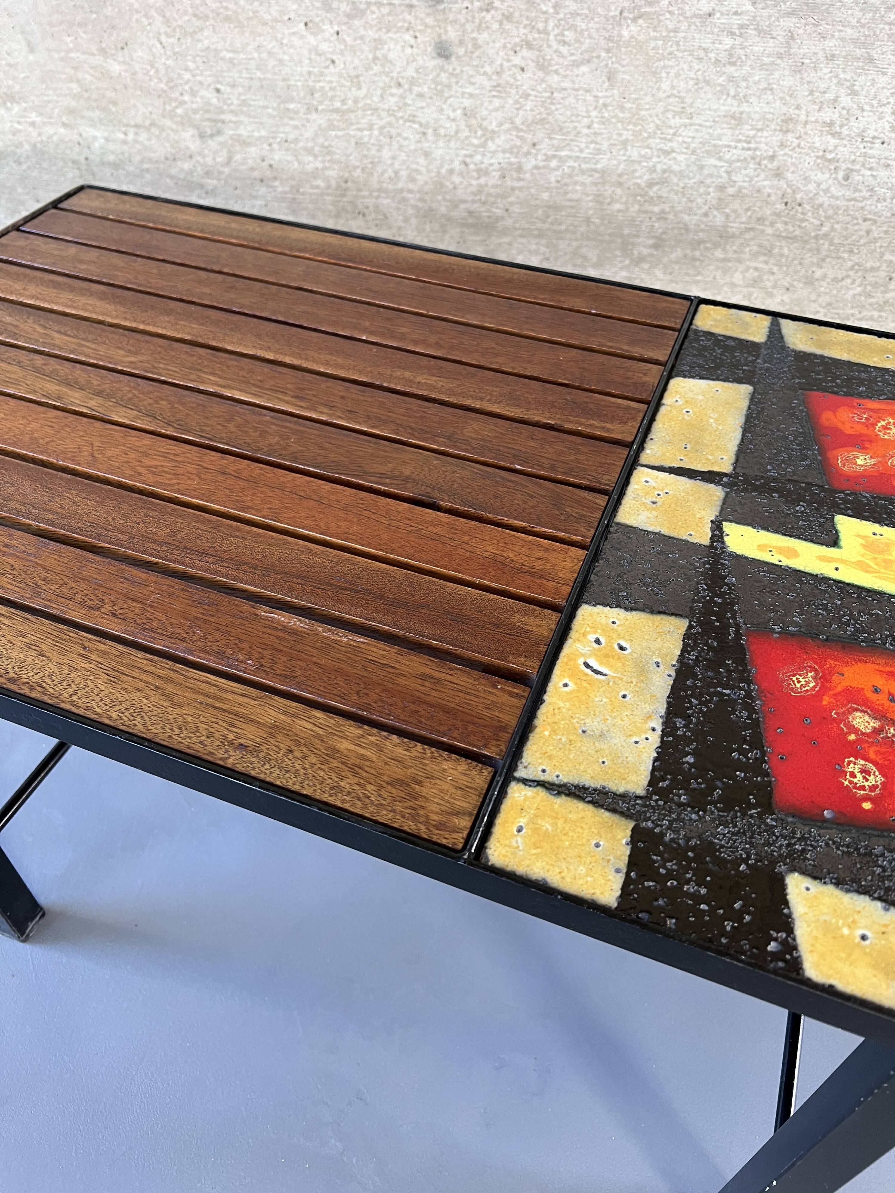 Table basse mid-century, teck, acier et pierre de lave