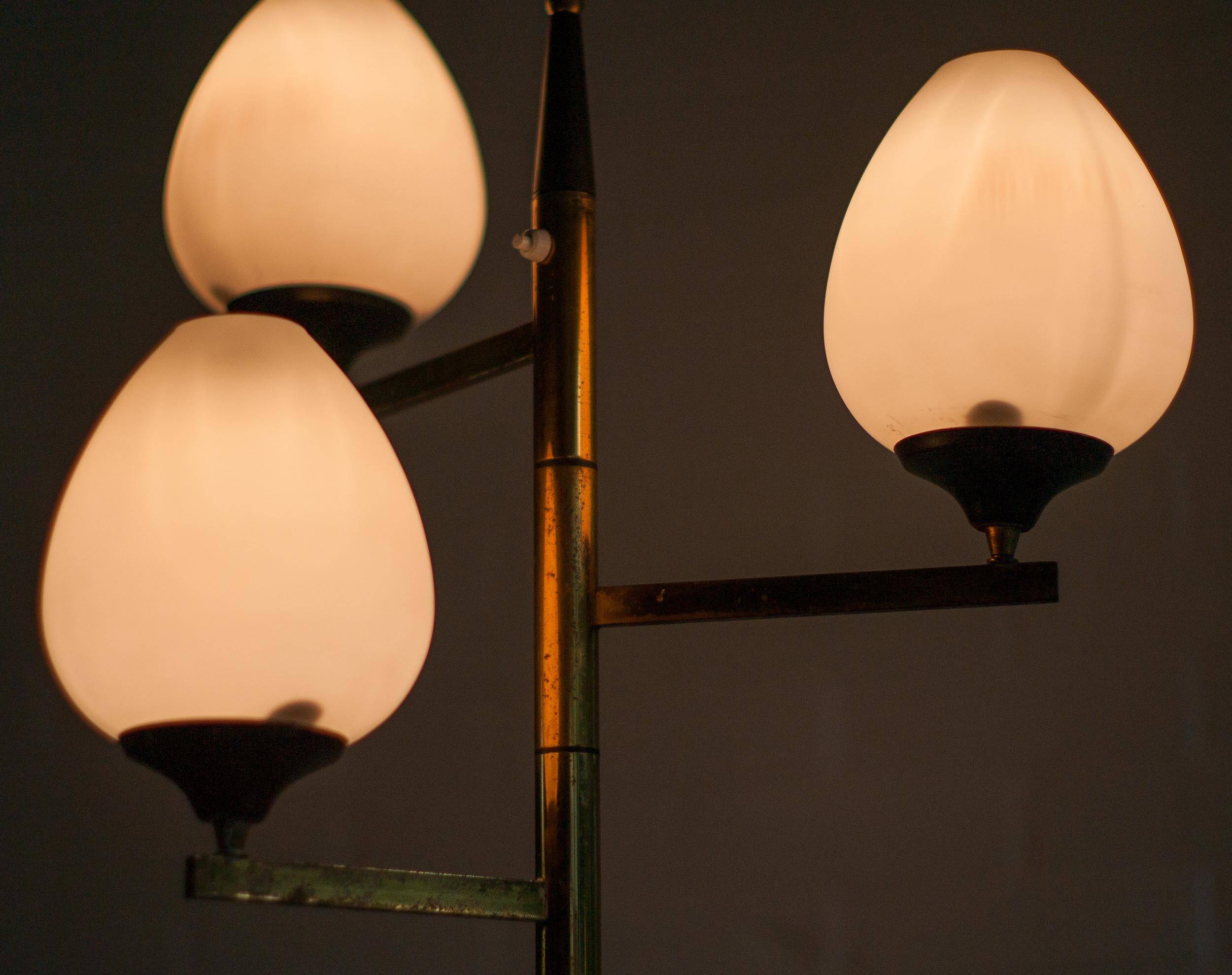 Arredoluce floor lamp in polished brass and Carrara marble, 1960s