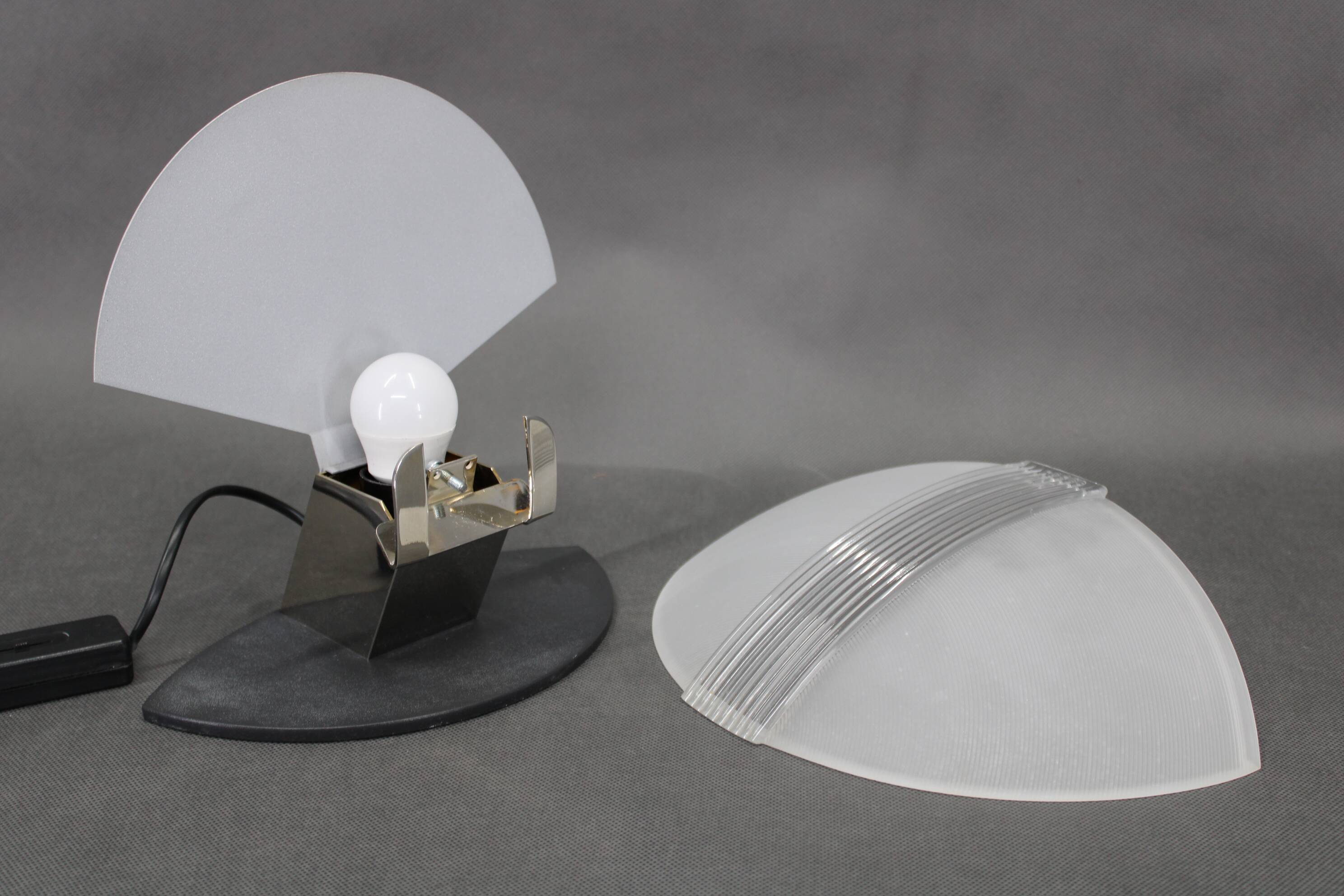 Pair of Italian midcentury table lamps by F. Fabbian, frosted glass, 1980s