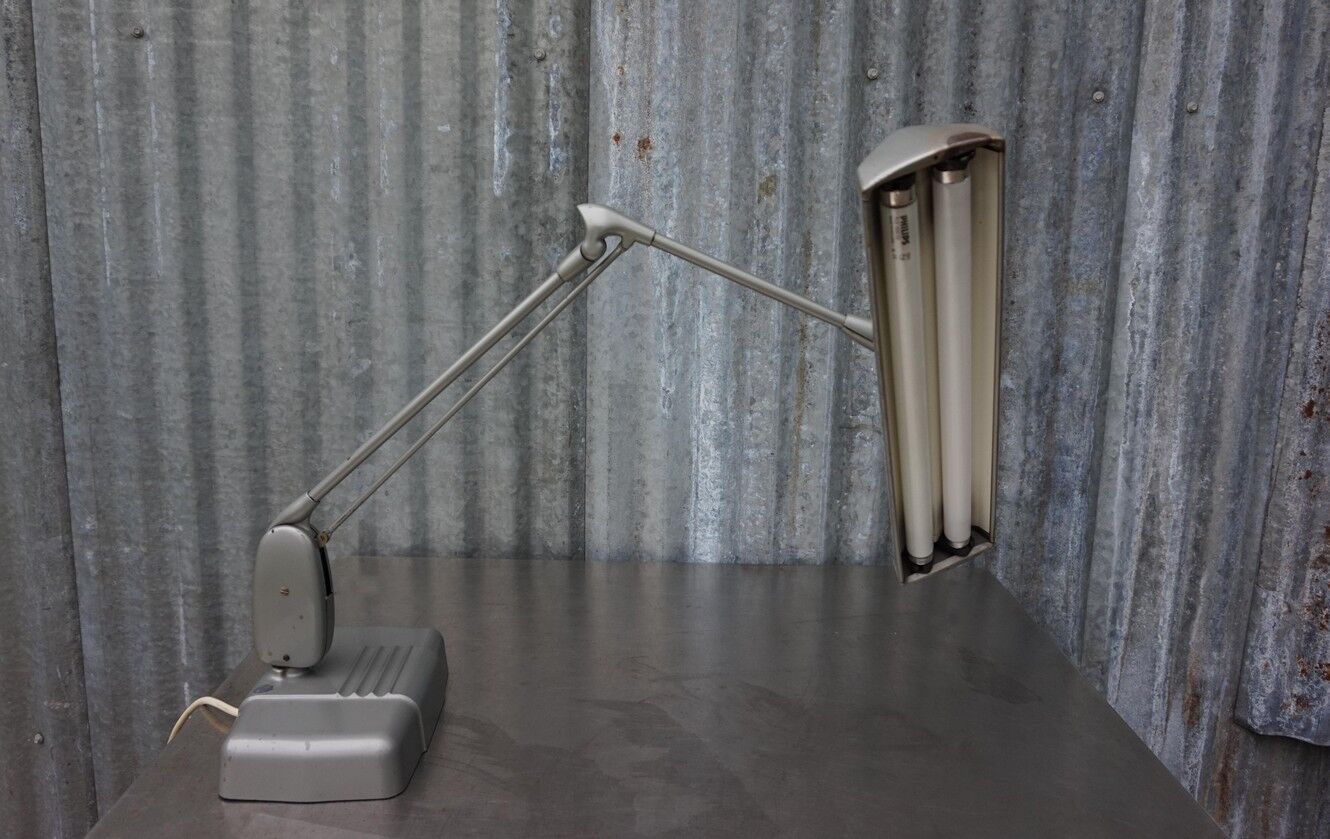 Floating industrial dazor desk lamp