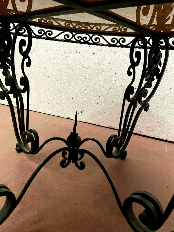 Table ronde de salon en fer forgé et marbre XX siècle