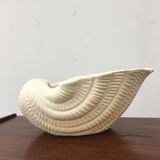 Shell-shaped pot cover in matt white ceramic
