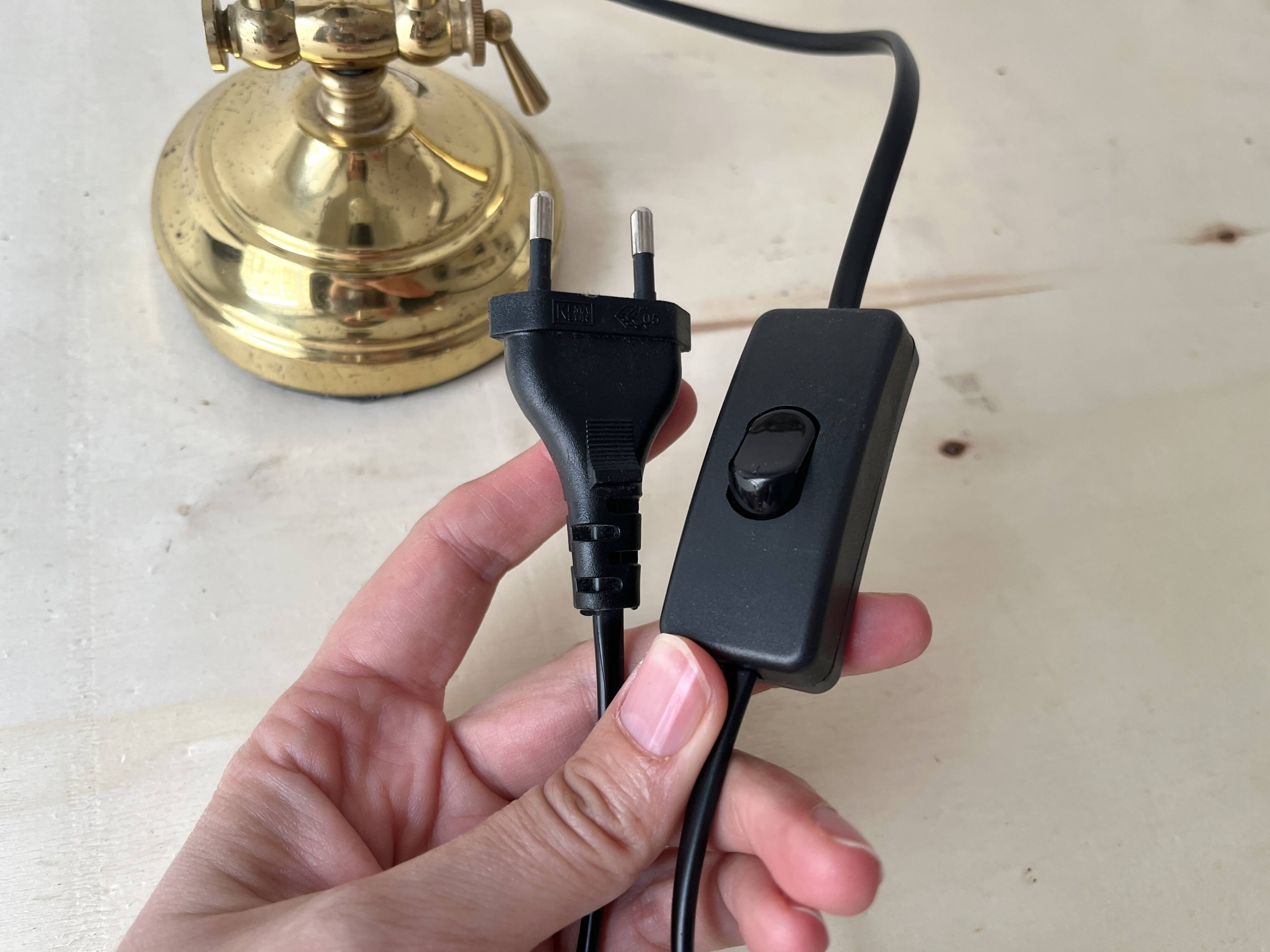 1950s brass "shell" desk lamp, vintage lighting