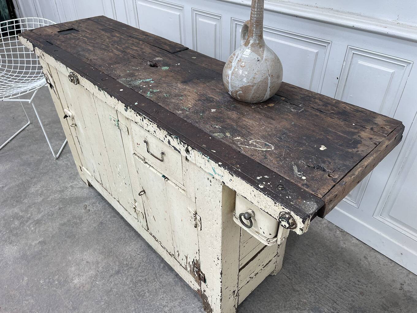 Small 1900 workbench with beautiful light patina
