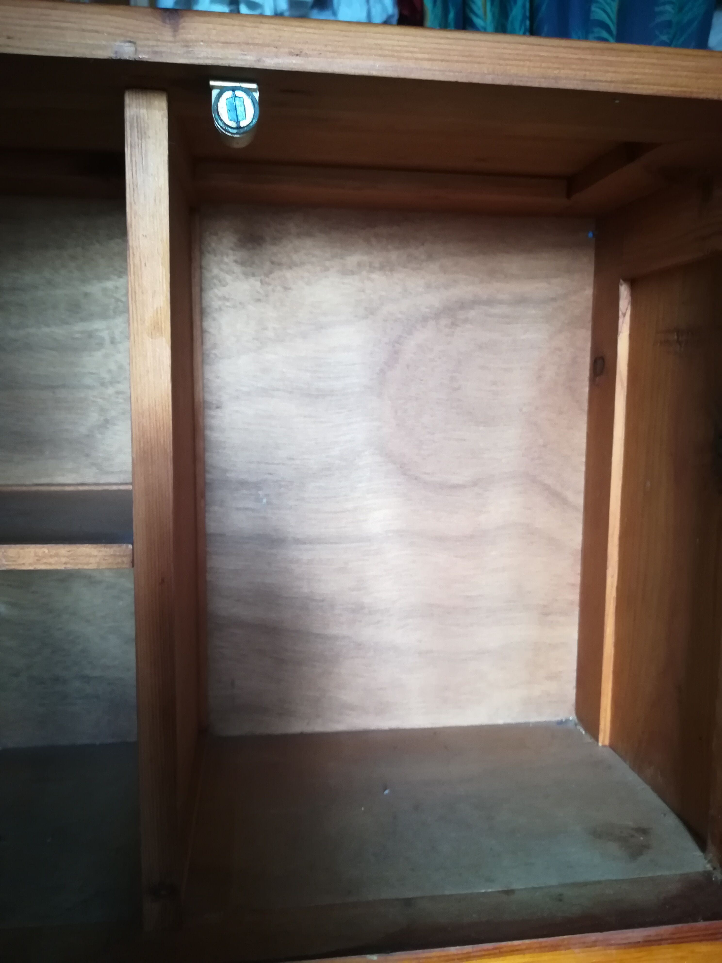 Cabinet a pharmacy art deco