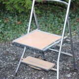 Retractable folding chair