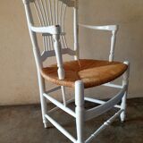 Fauteuil en bois mouluré et laqué blanc