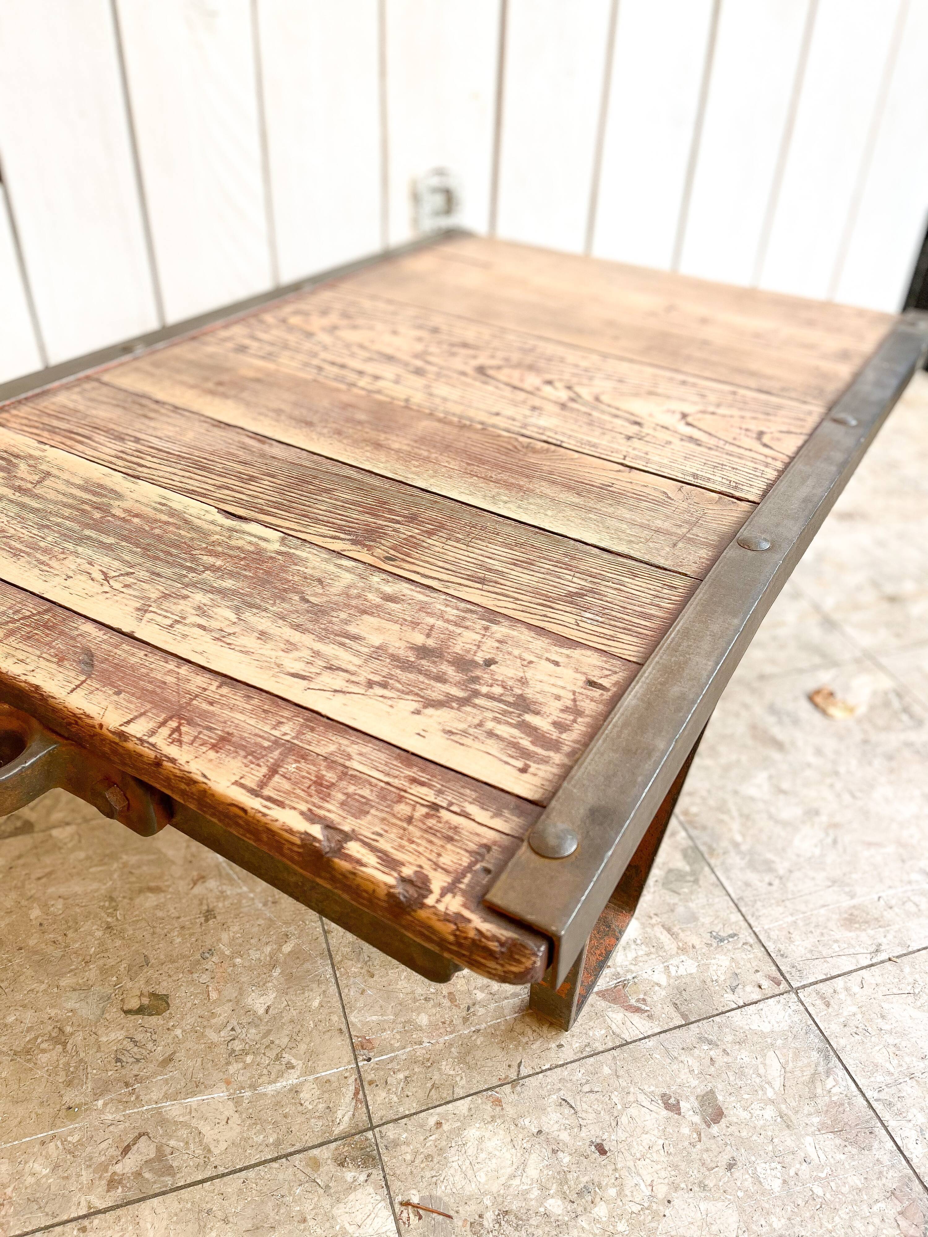 SNCF pallet coffee table