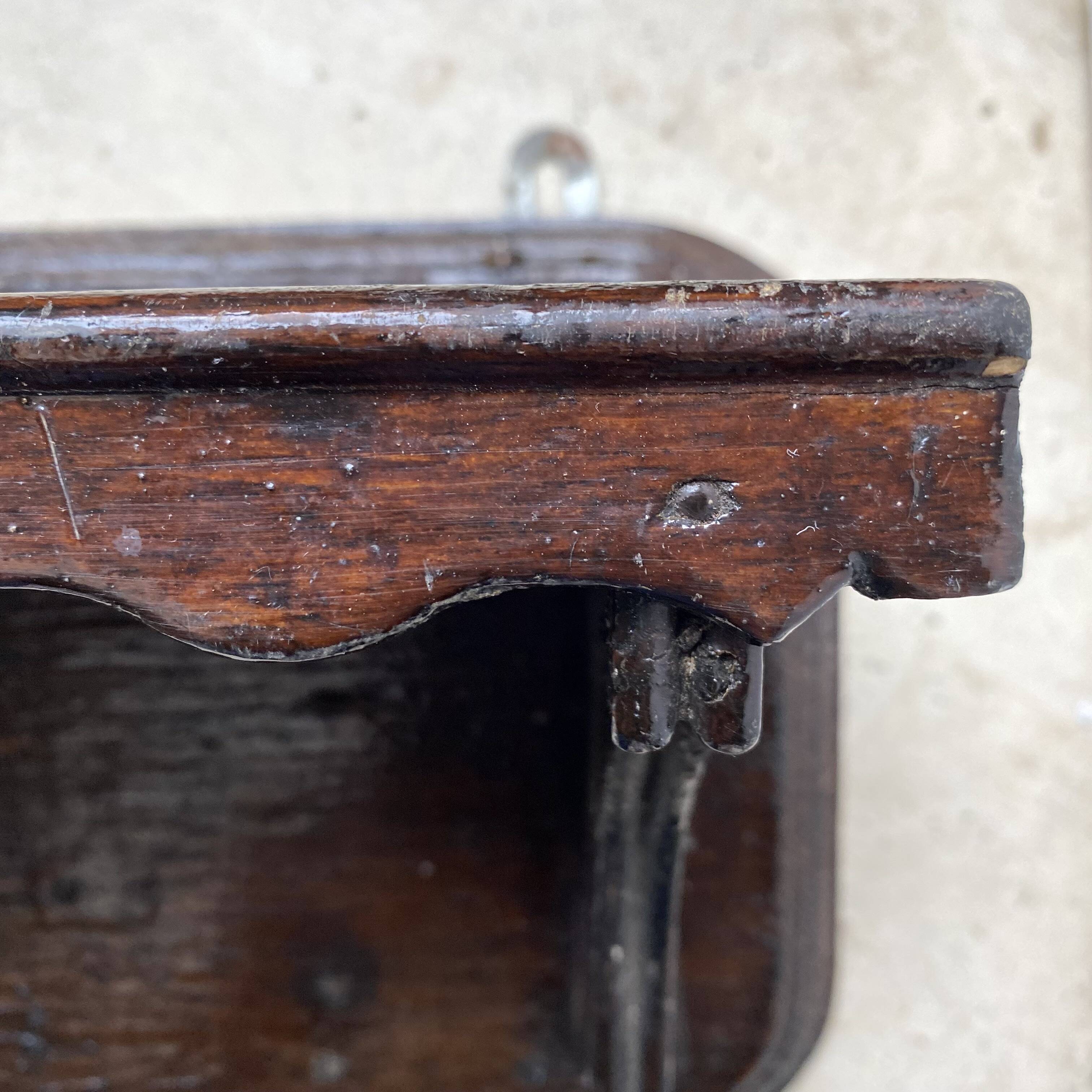 Petite étagère murale ancienne