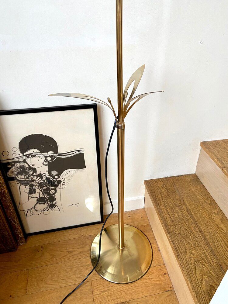 Gold metal flower lamppost