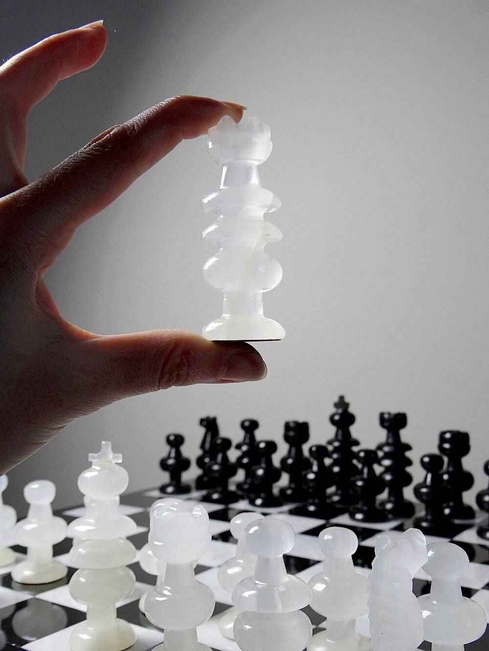 Large vintage chess set from the 70s, white and black marble, Italian craftsmanship