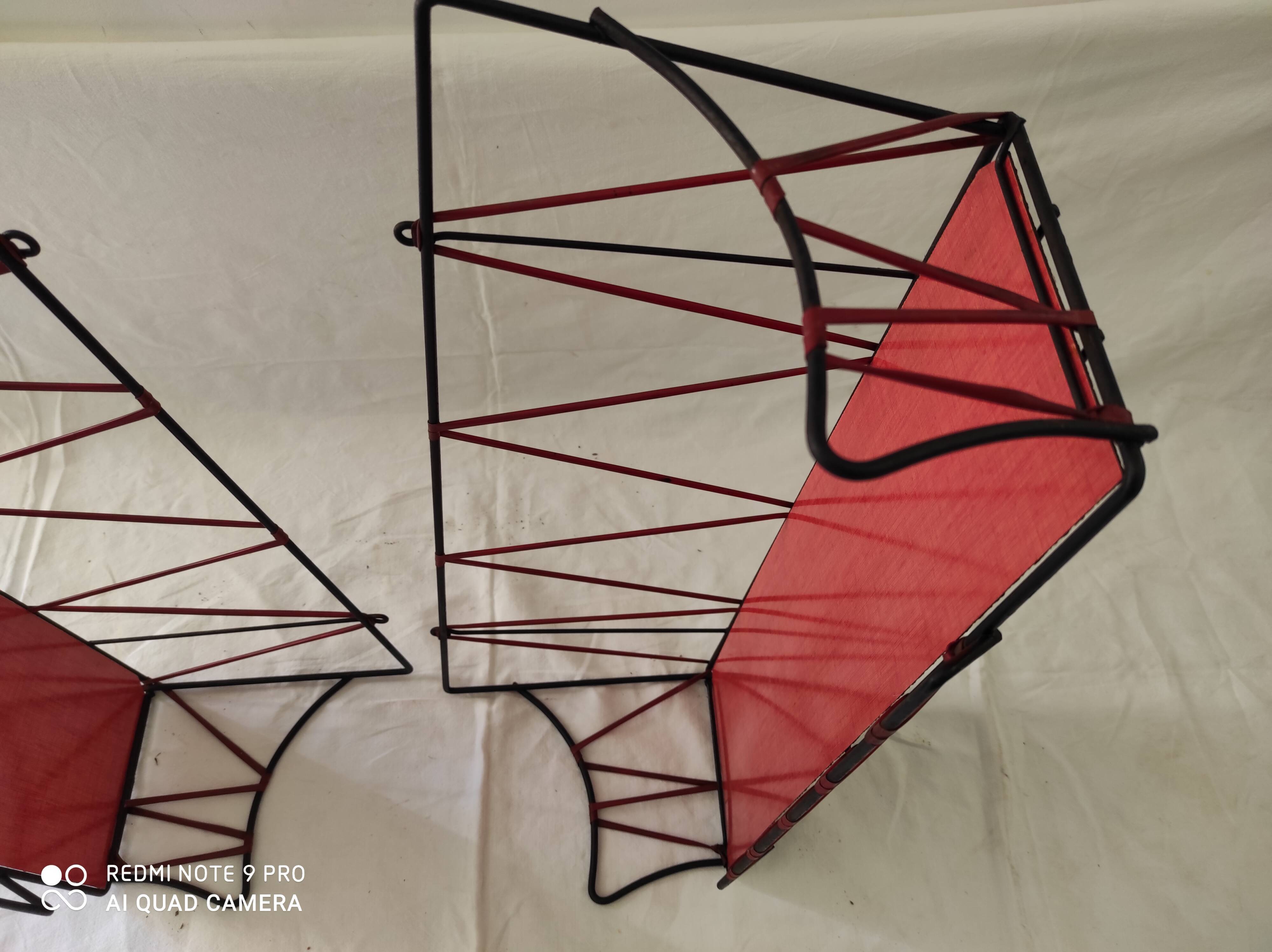 Pair of wire and scoubidou shelves
