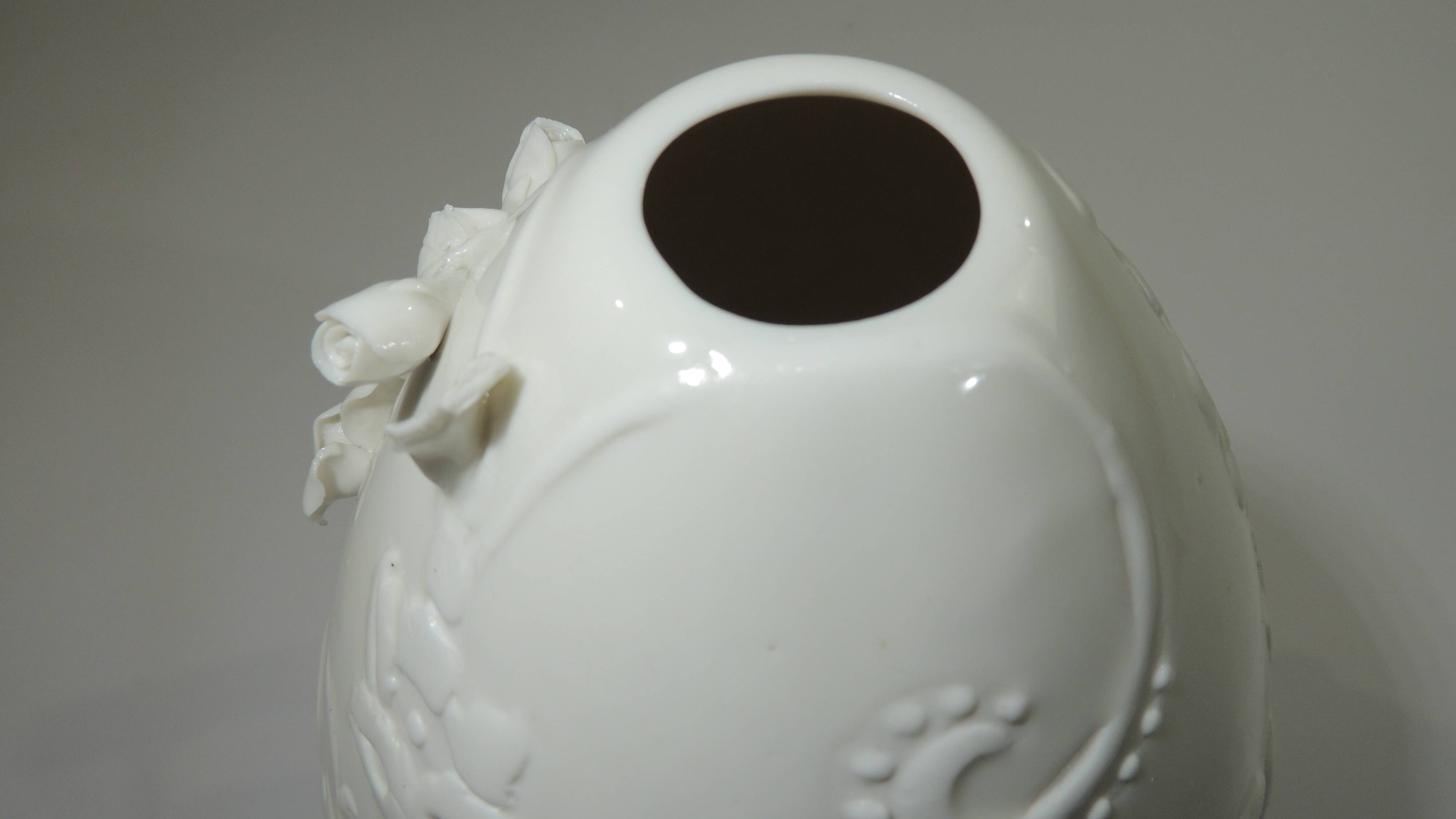 Slush porcelain vase / vintage