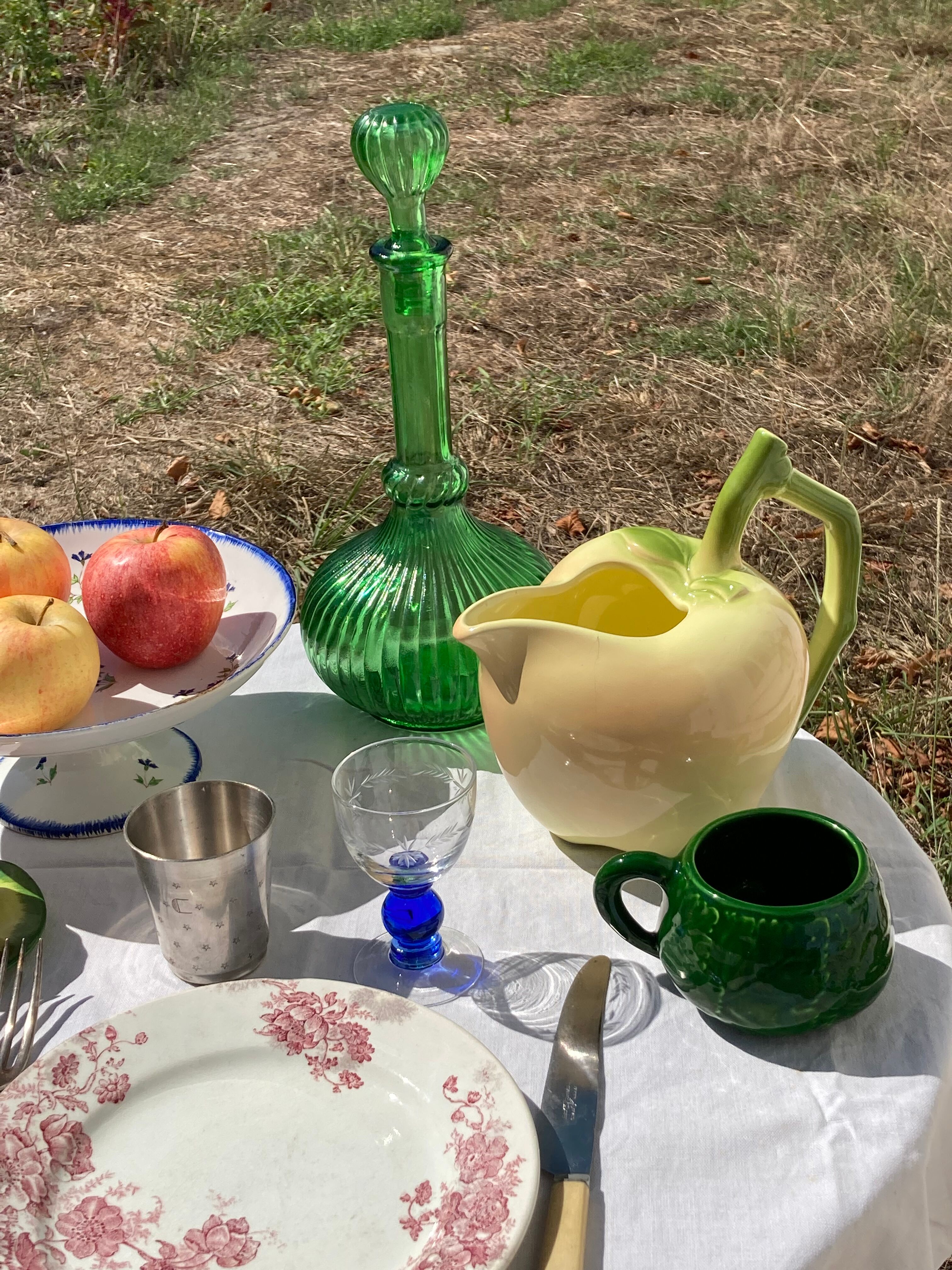 Green tarmac glass decanter with cap