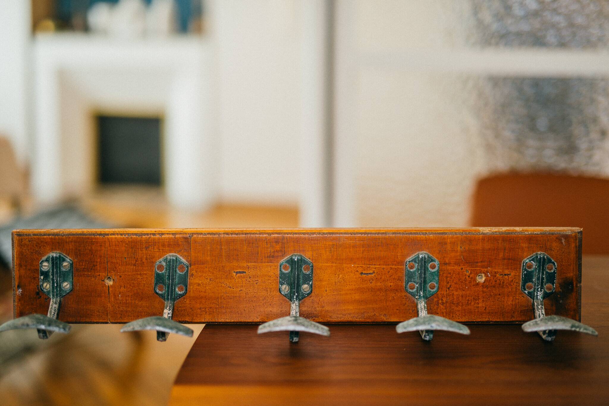 Patère d’école ancien en bois et métal