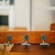 Patère d’école ancien en bois et métal