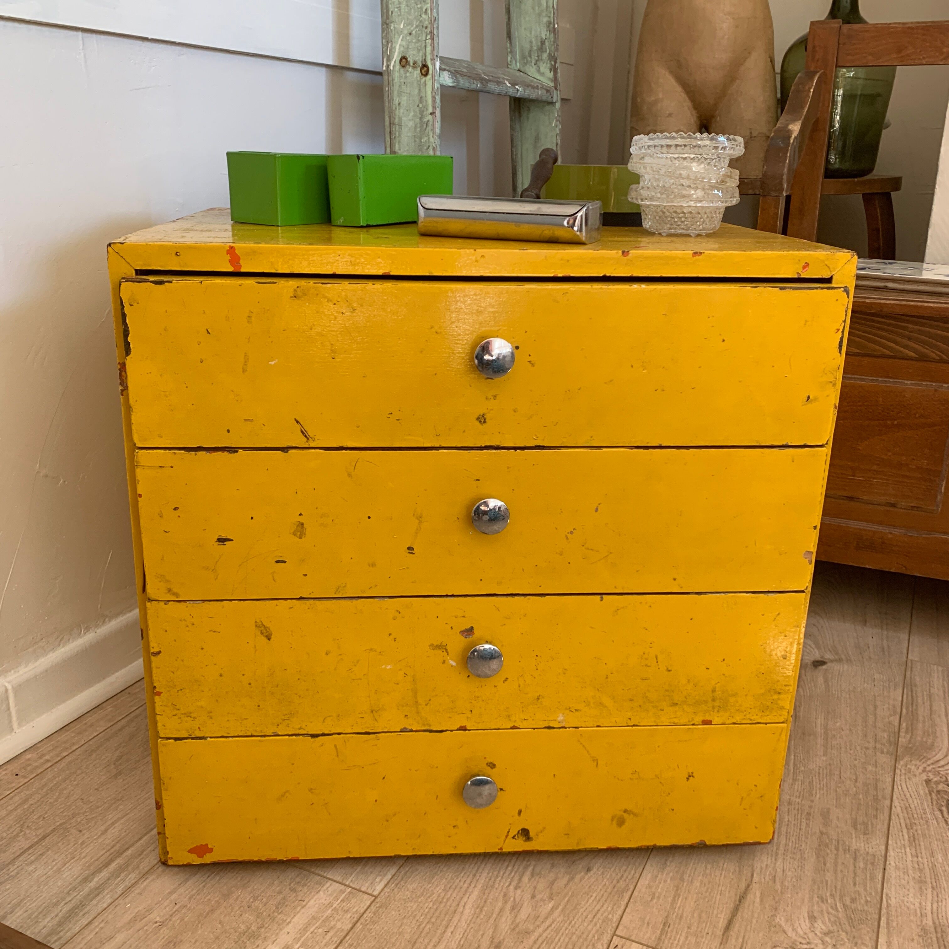 Furniture 4 drawers