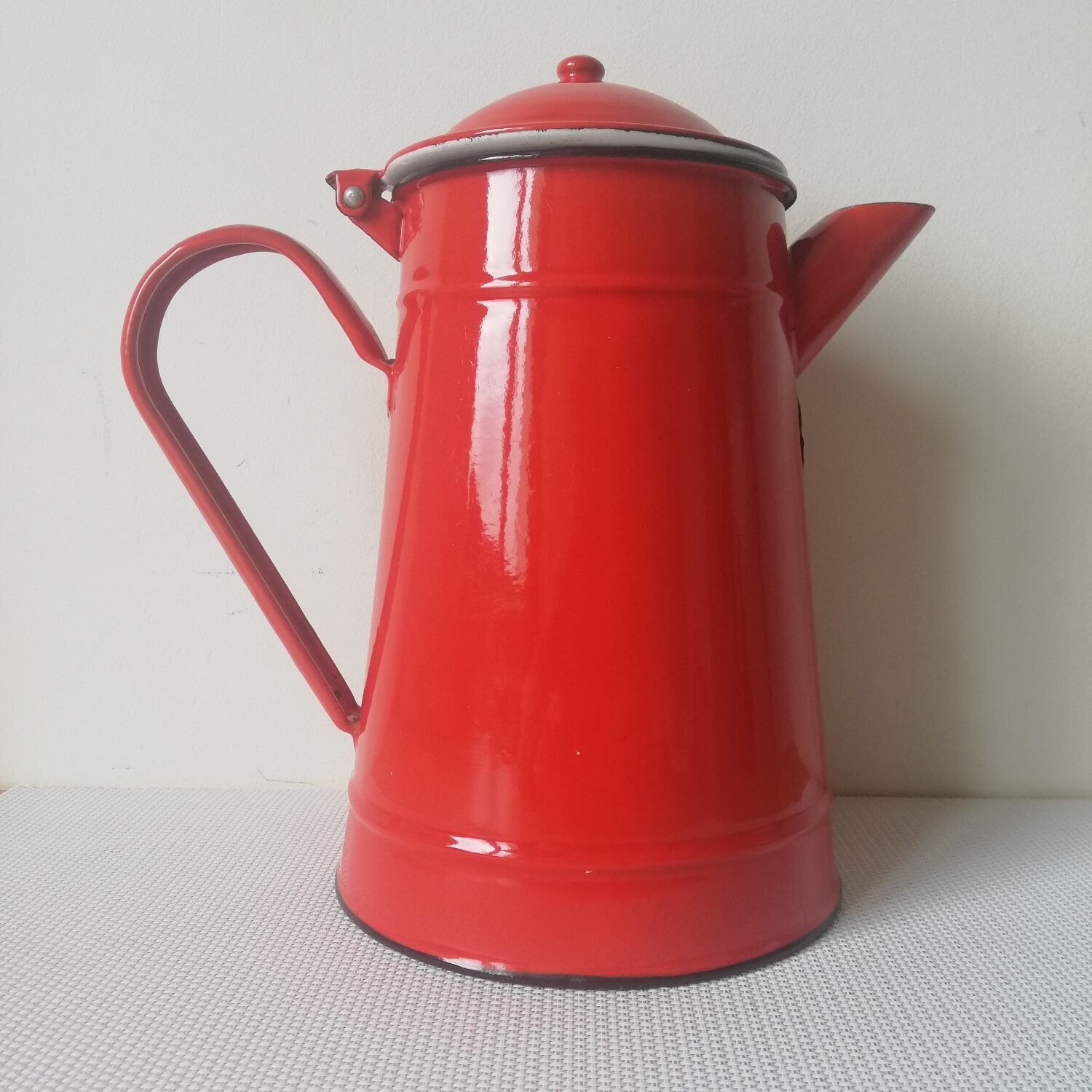 Enamelled coffee maker