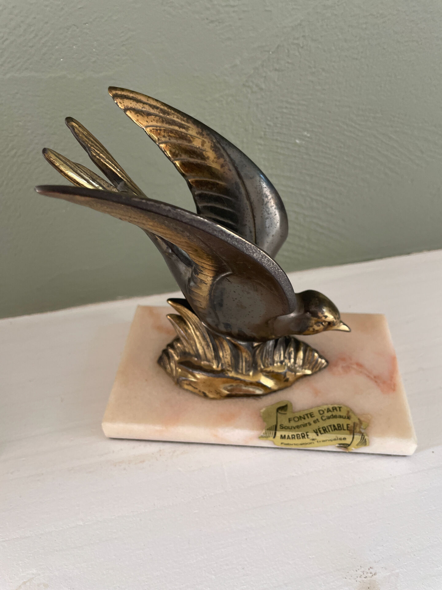 Hirondelle serre livre