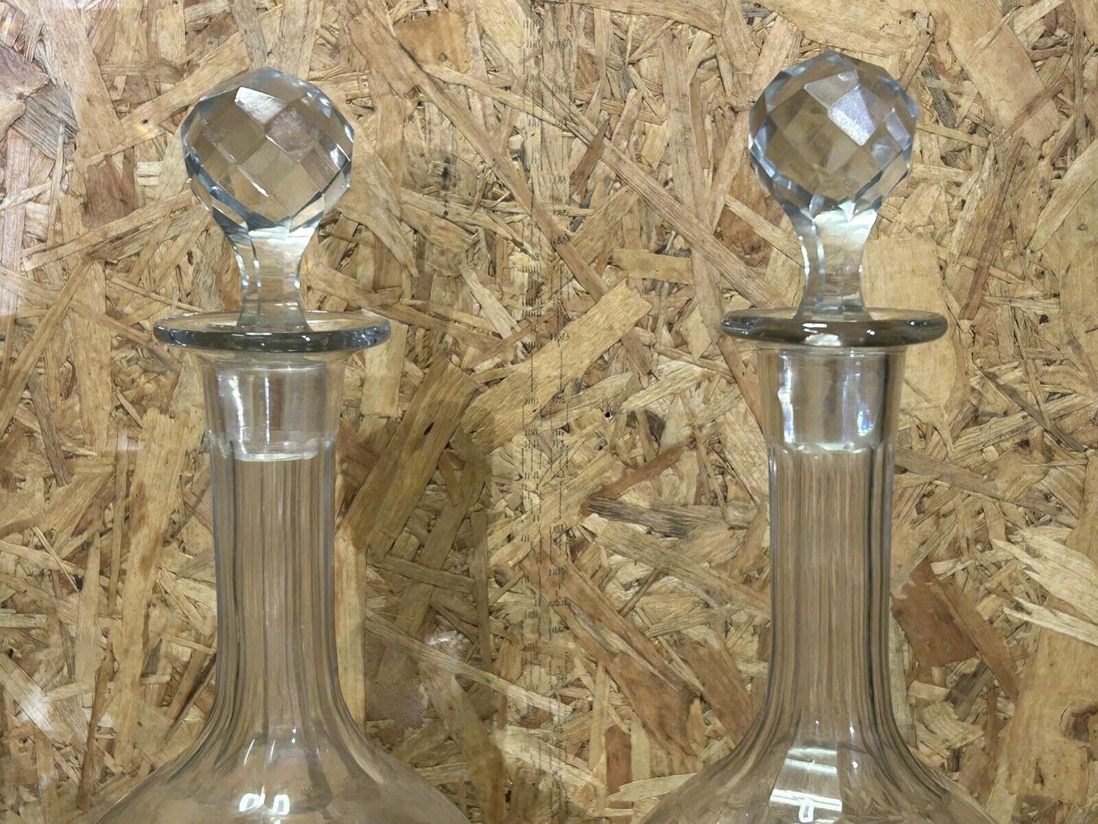 Pair of decanters nineteenth crystal grave, baccarat quality, Saint Louis, chic decoration