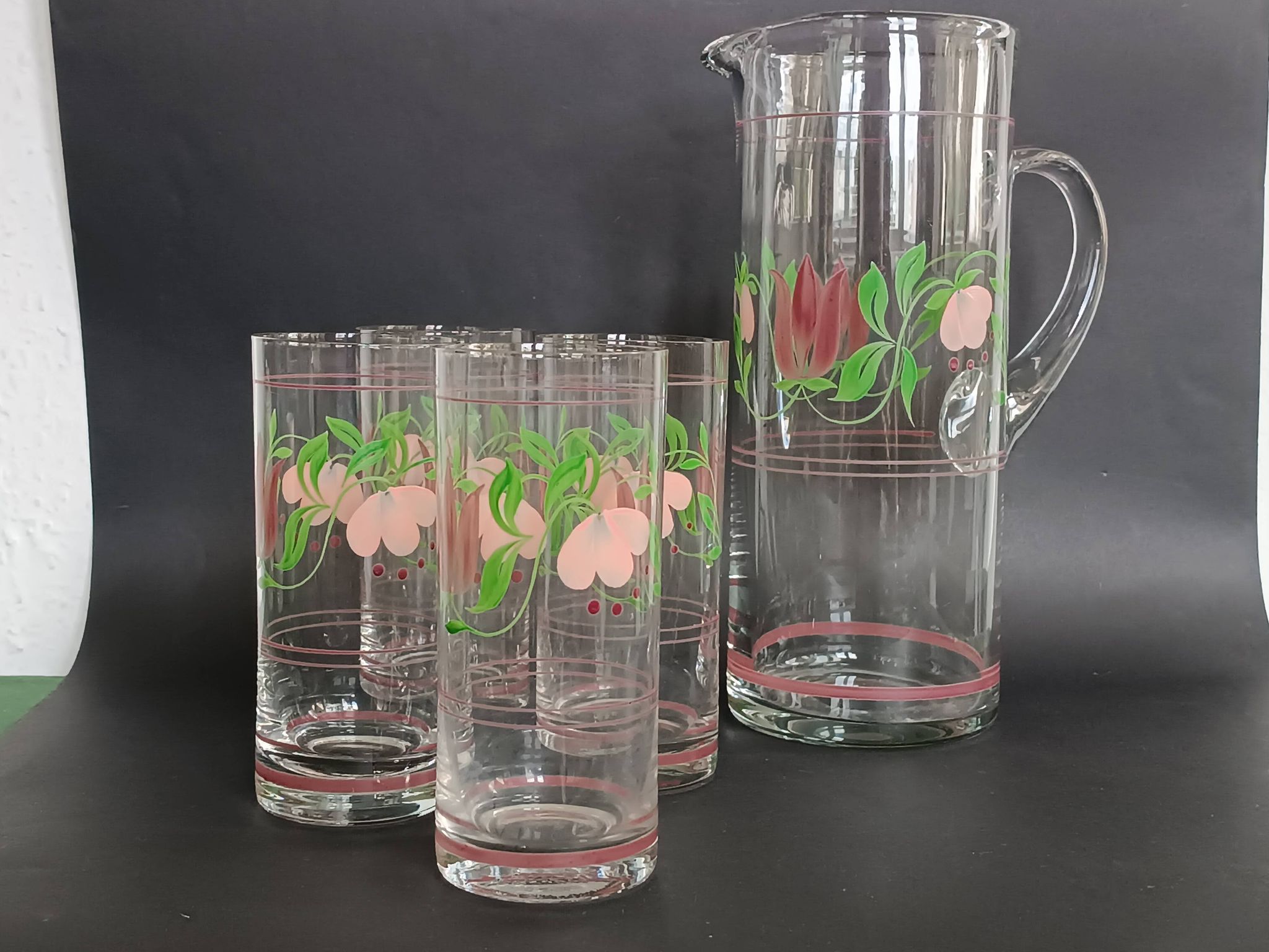 Carafe and four glasses in painted crystal, Hartzviller crystal factory, 1970