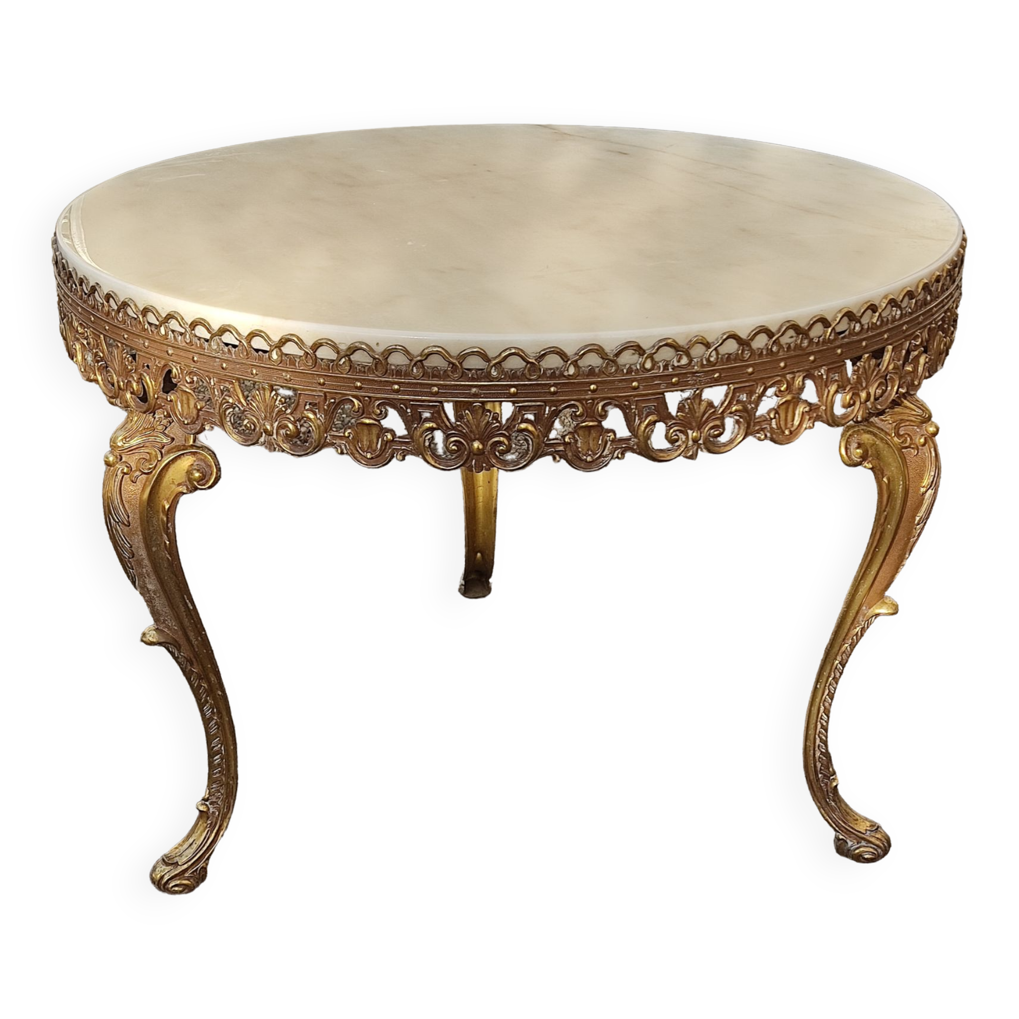 Table basse ronde en marbre blanc ivoire, bordures bronze doré décoratives, style louis xv, a.60.