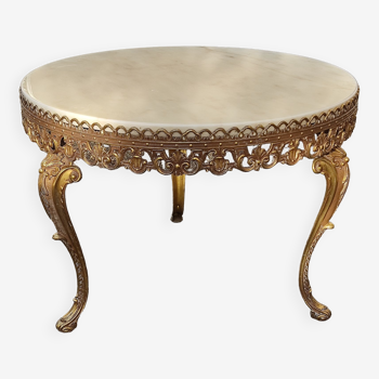 Round coffee table in ivory white marble, decorative gilded bronze borders, Louis XV style, A.60.