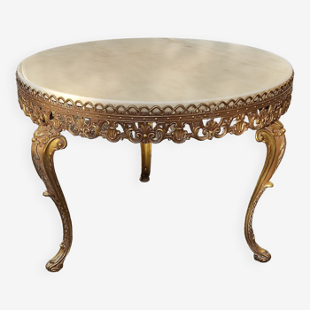 Table basse ronde en marbre blanc ivoire, bordures bronze doré décoratives, style louis xv, a.60.