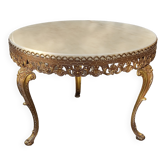 Table basse ronde en marbre blanc ivoire, bordures bronze doré décoratives, style louis xv, a.60.