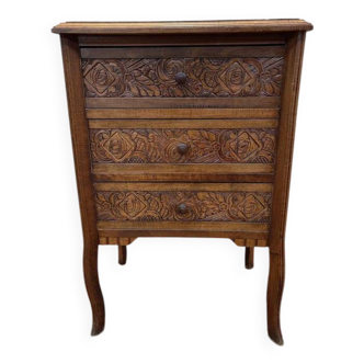 Commode chiffonnier en bois sculpté