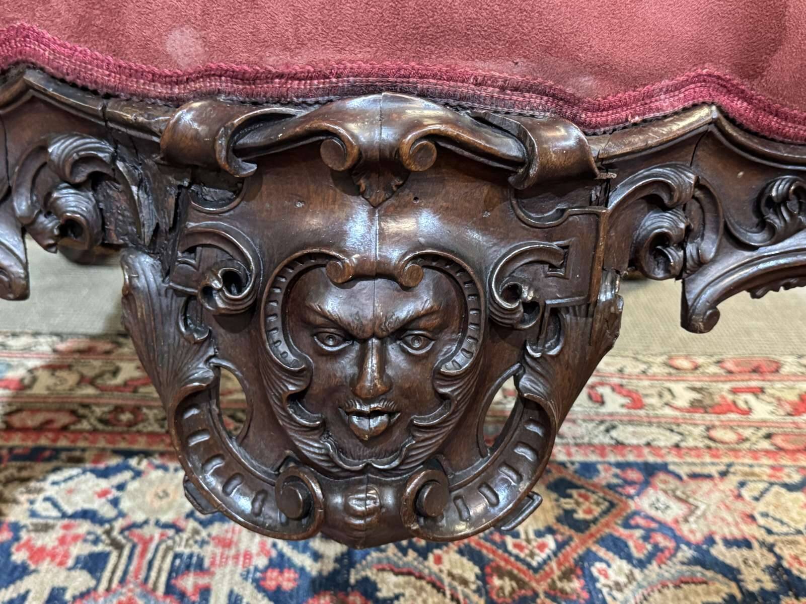 Fauteuil en acajou 19ème richement sculpté de style baroque