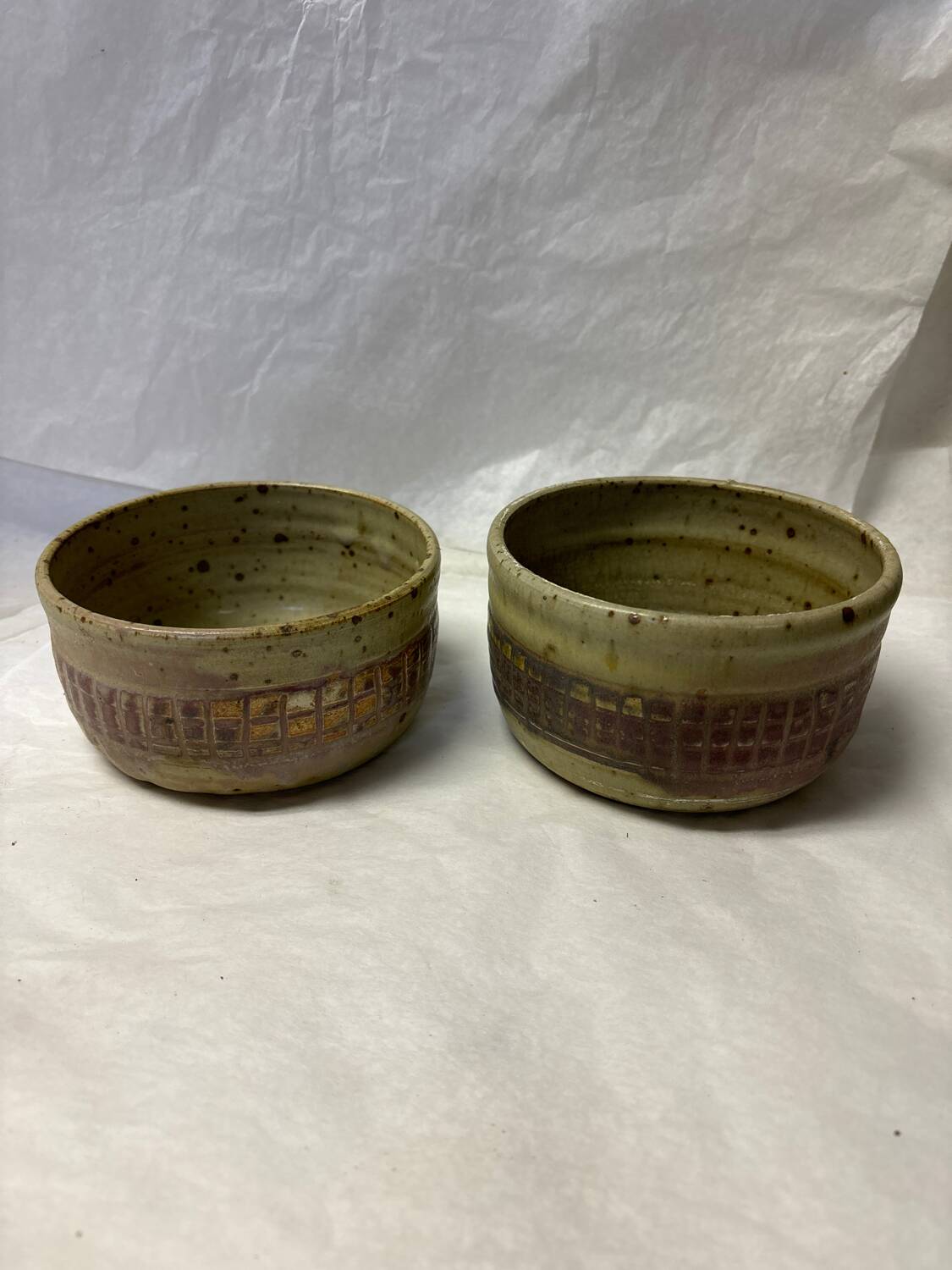 Set of 2 stoneware bowls