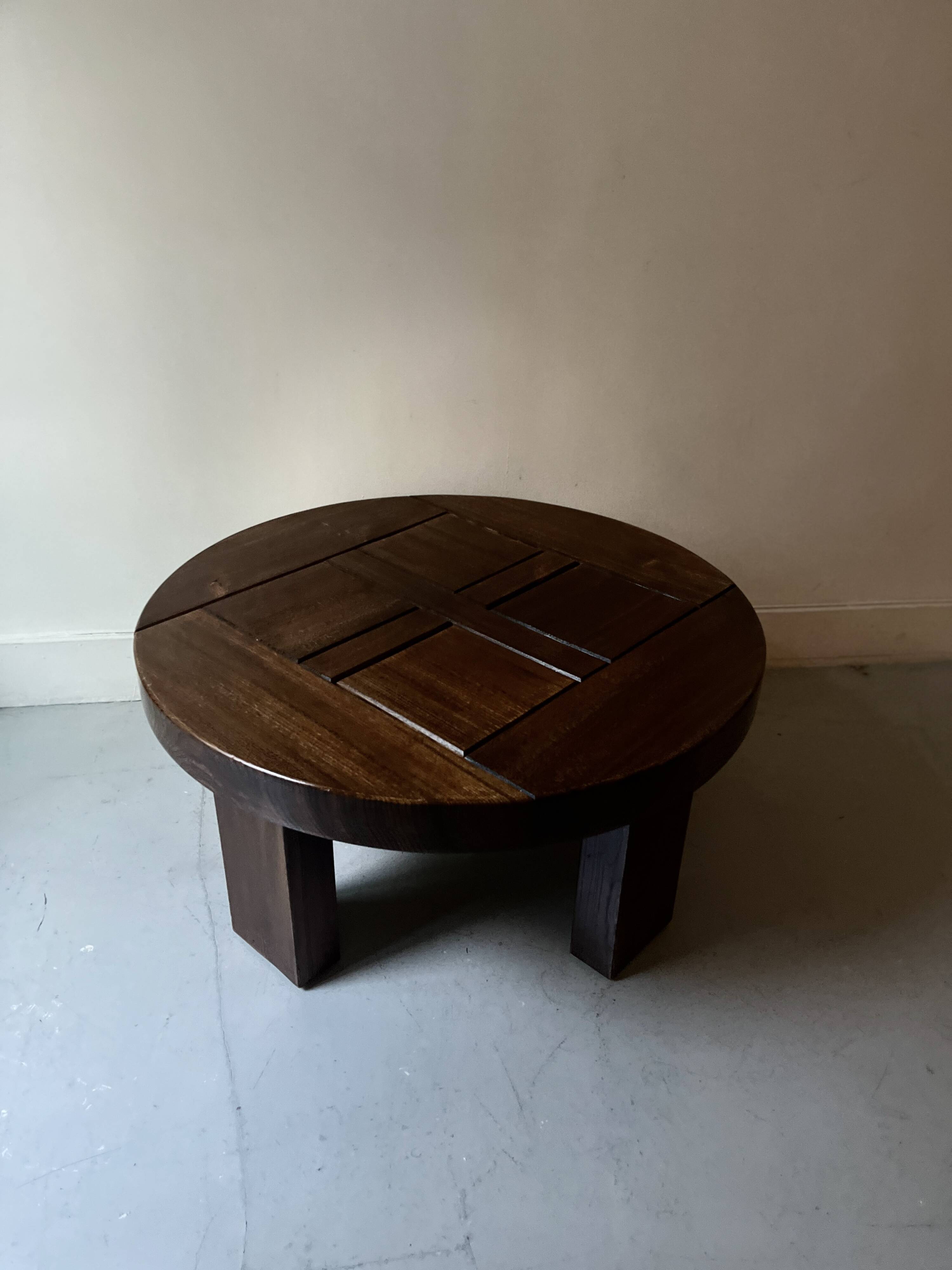 round coffee table in solid elm wood, Maison Regain 1980