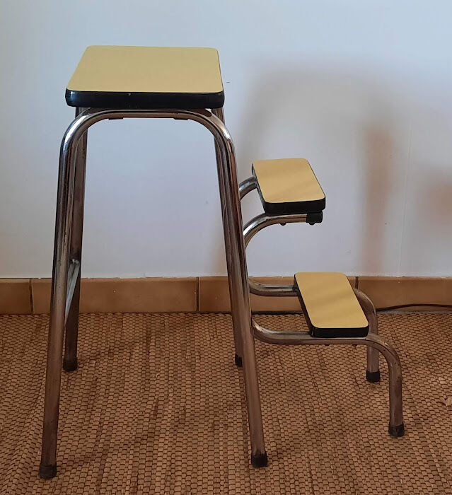 Stepladder stool