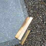 1970s designer coffee table in glass, plexiglass, and gold metal.