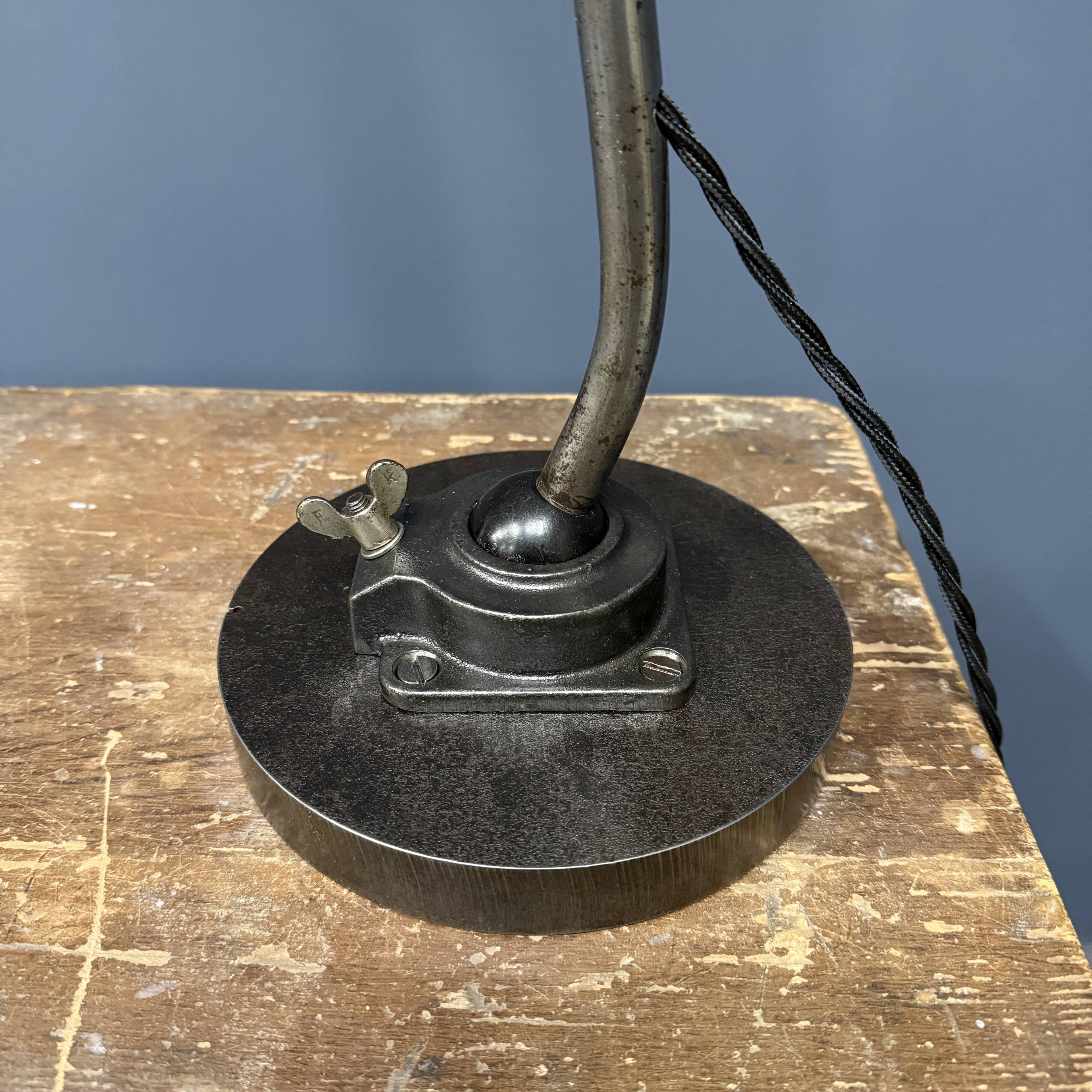 Grande lampe de table d'atelier Kandem modèle 566