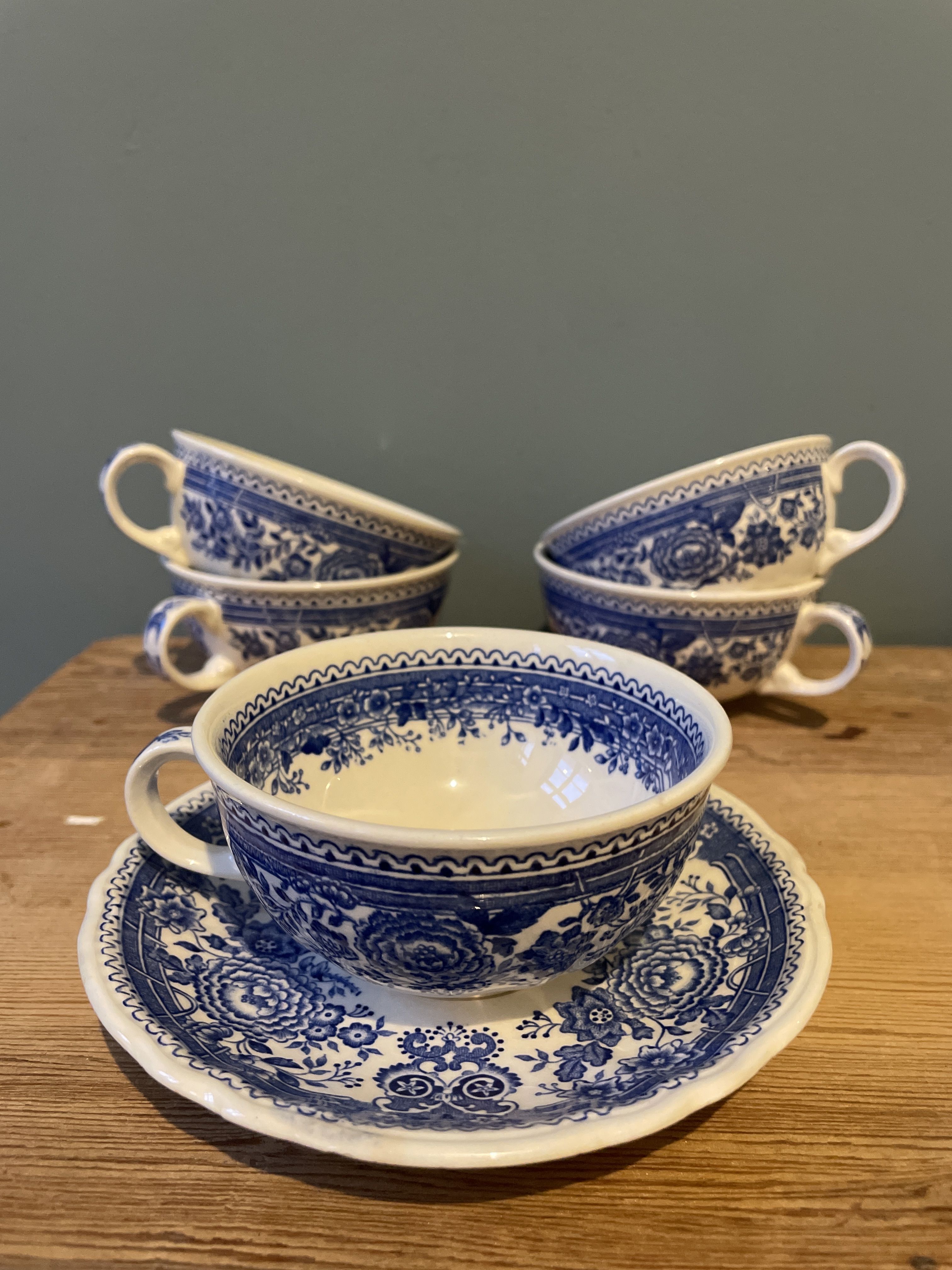 Set of coffee cups and tea cups Villeroy Et Boch Burgenland